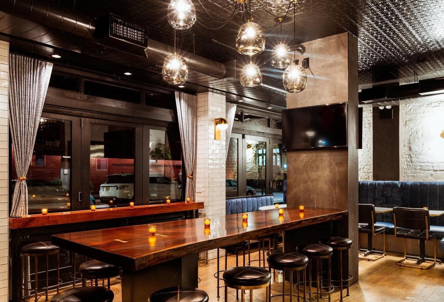 Entire Venue, Due West photo #1