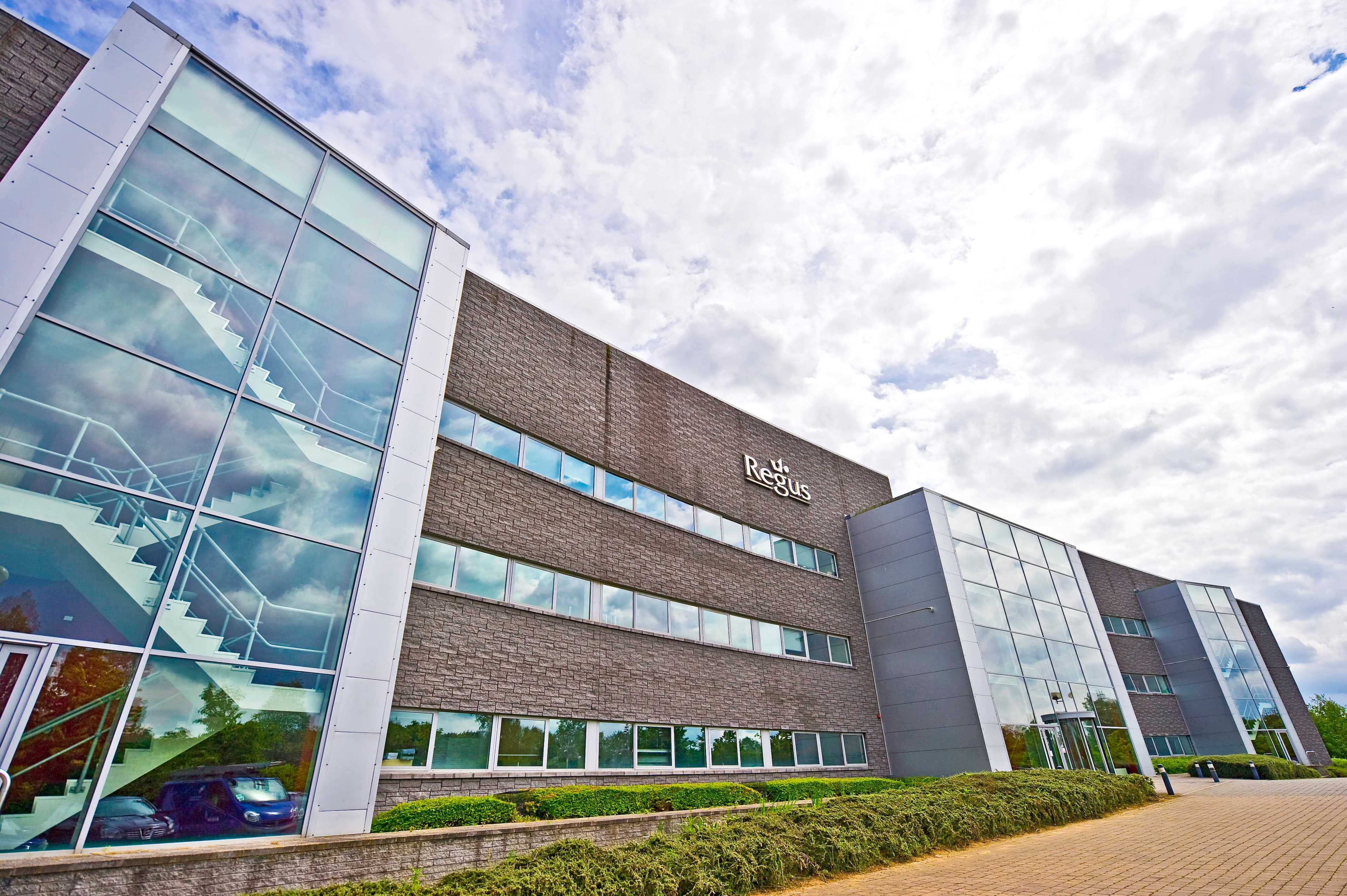 MR2, Regus Milton Keynes Atterbury Lakes photo #2