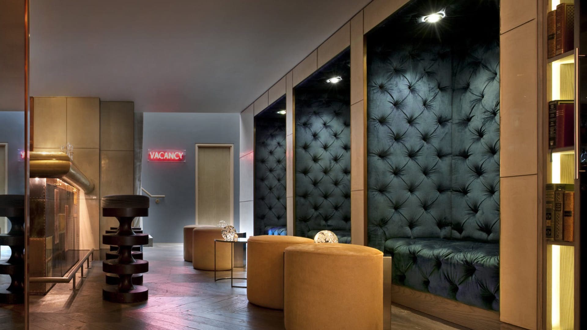 Bar Floor, The Hari photo #3