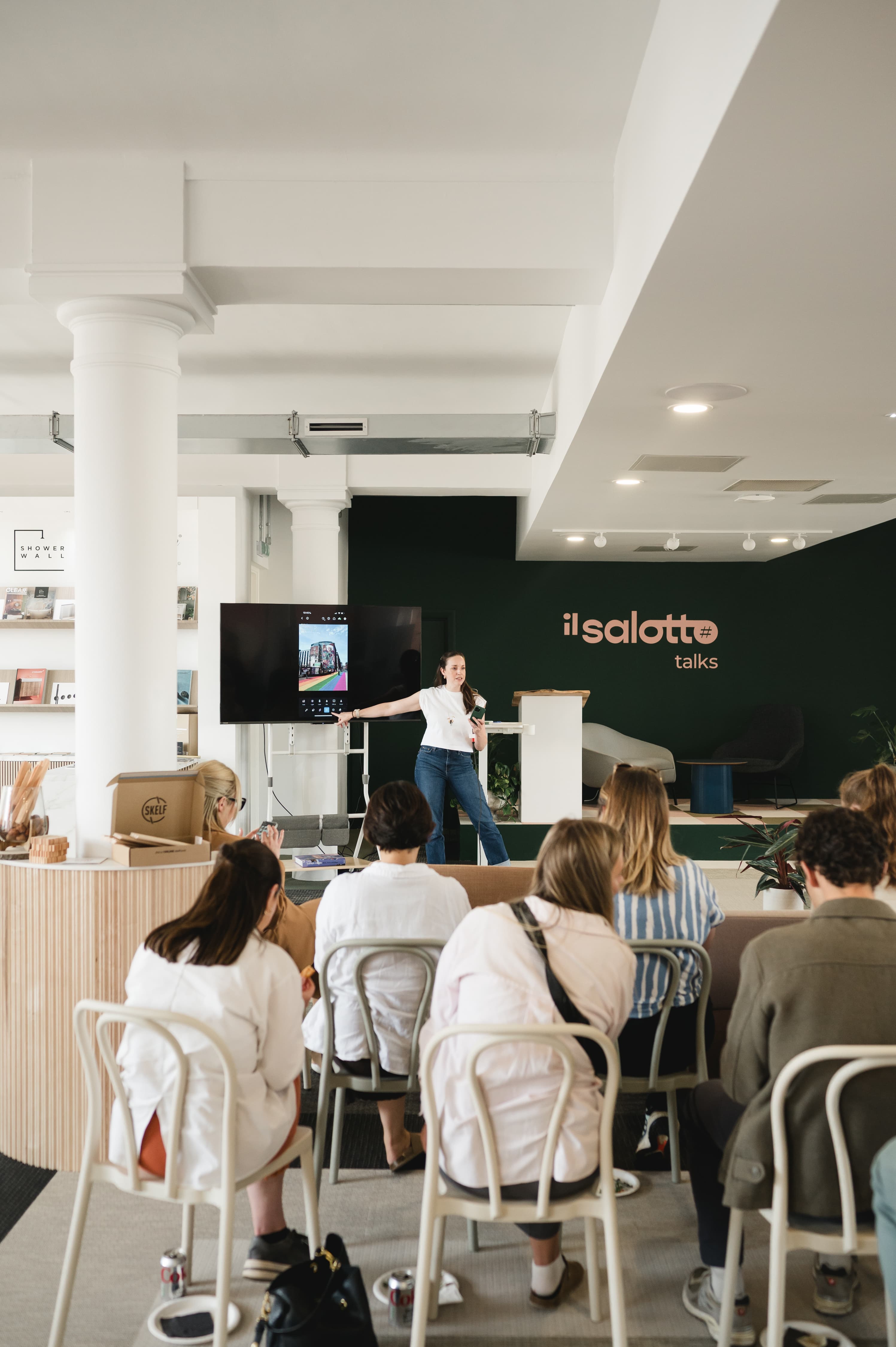 Exclusive Hire, Il Salotto photo #4