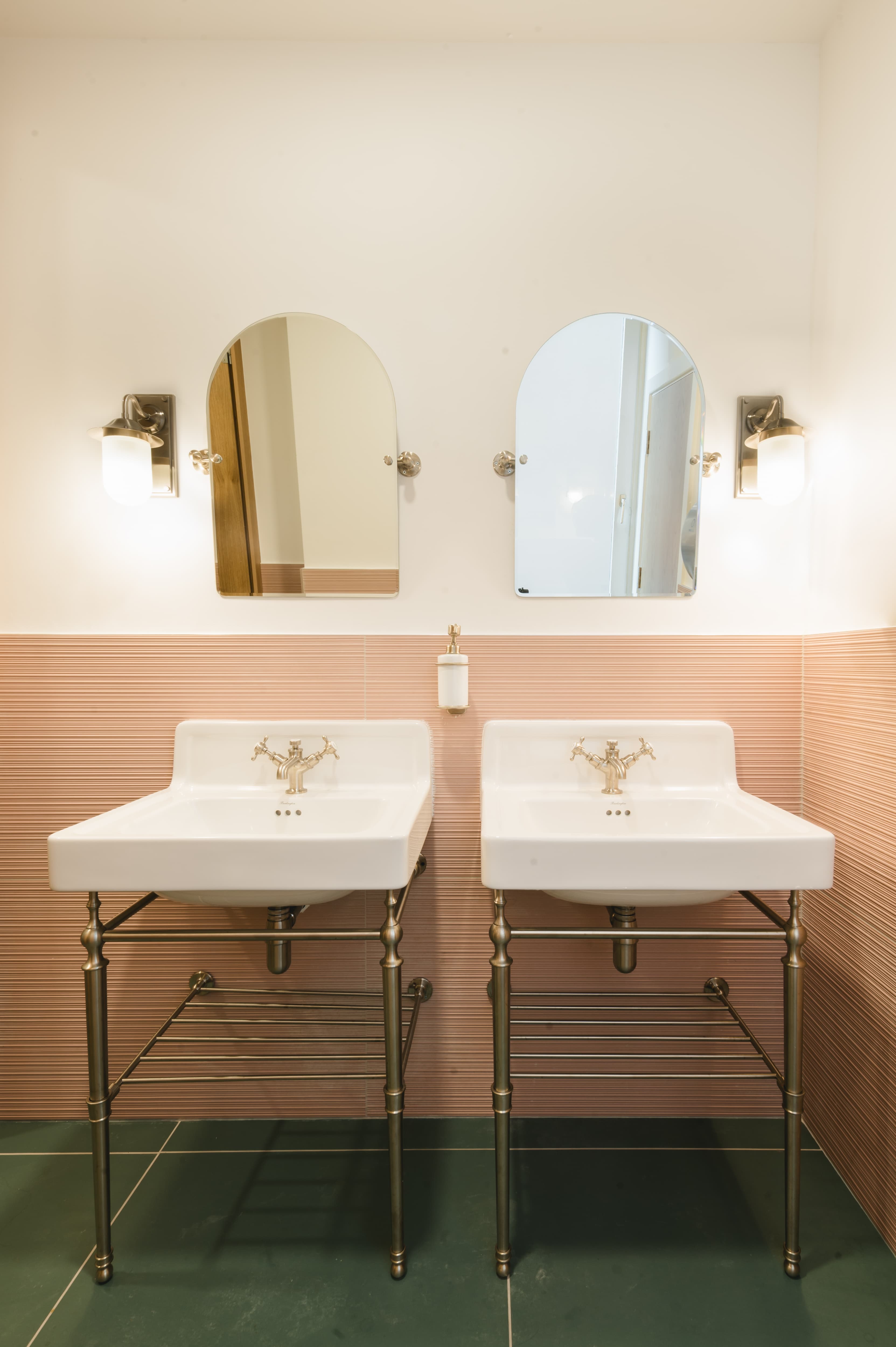 Exclusive Hire, Il Salotto photo #14