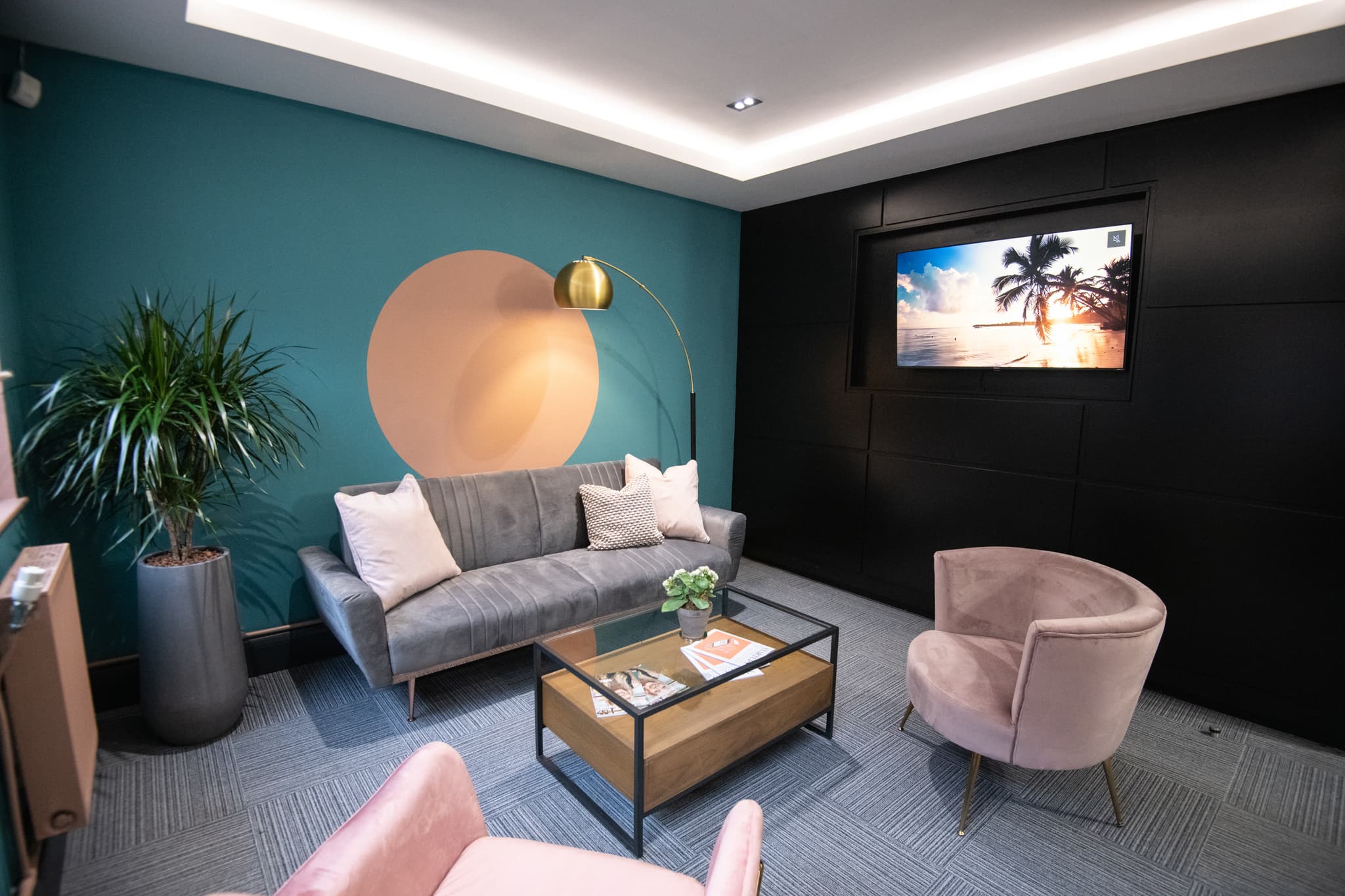 Teal Suite, Wizu Workspace - Park Court - Leeds photo #2