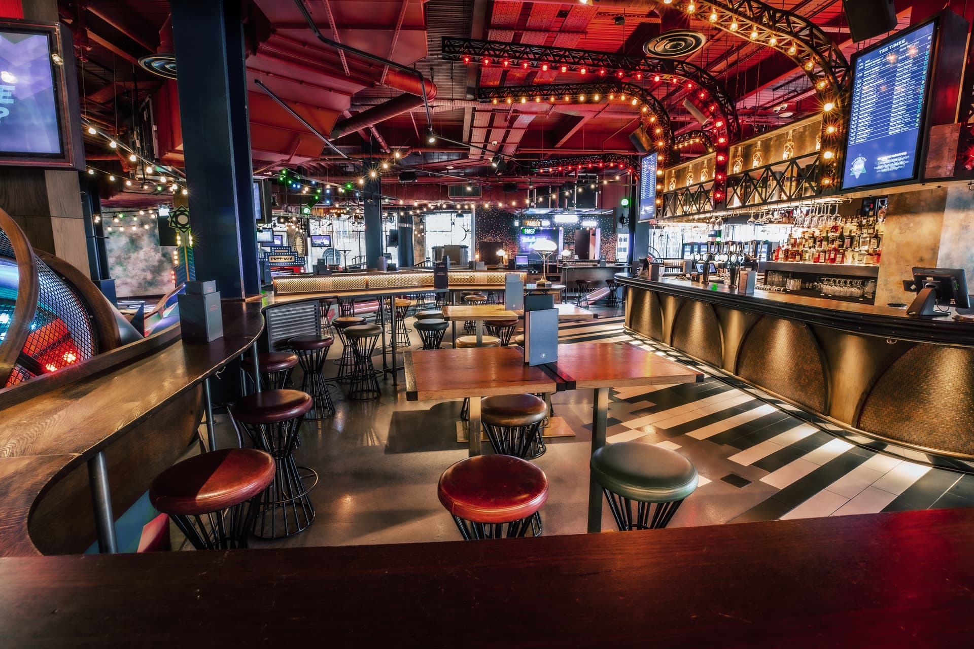 Emerald, Puttshack White City photo #3