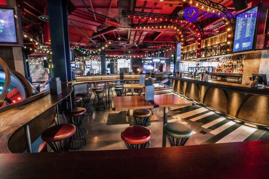 Puttshack White City, Emerald photo #3