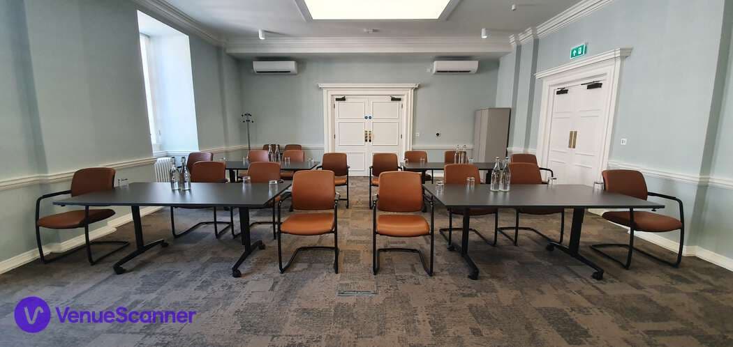 113 Chancery Lane, Robert Bourns Suite photo #3