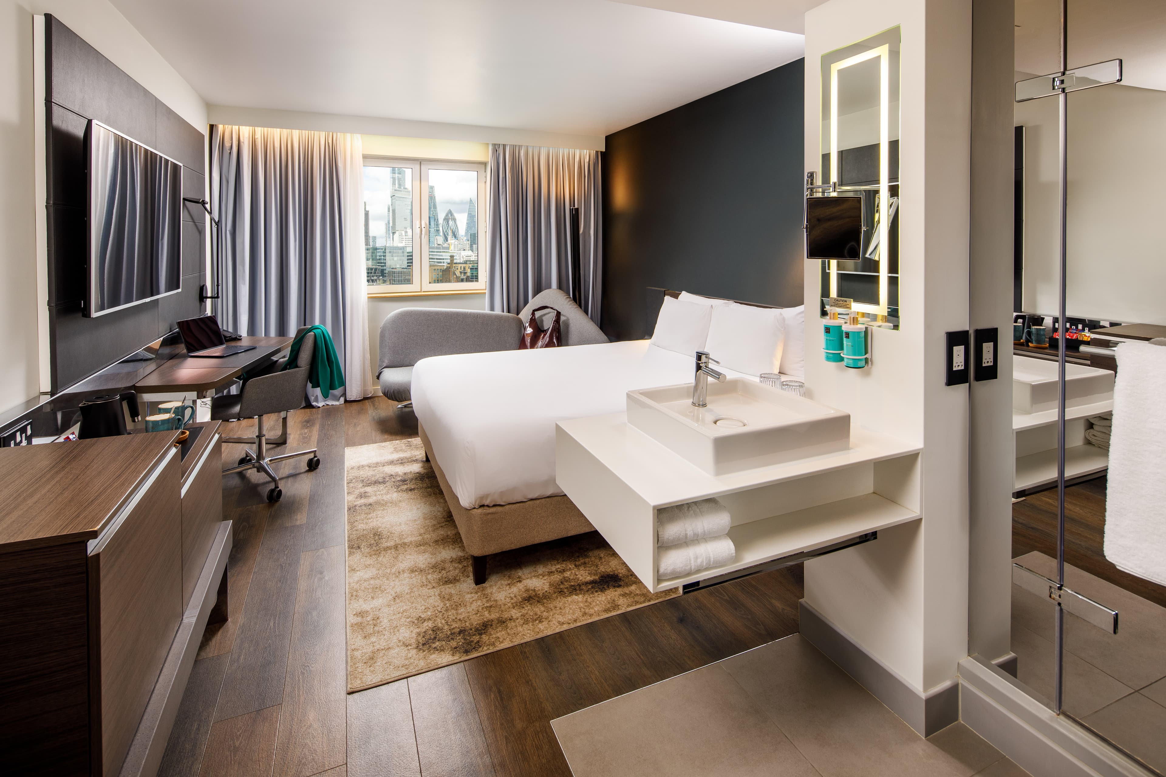 Novotel London City South, Shard Suite, undefined photo #10
