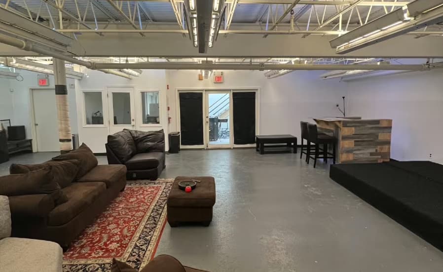 The Stage Room, Deportee Studio photo #1