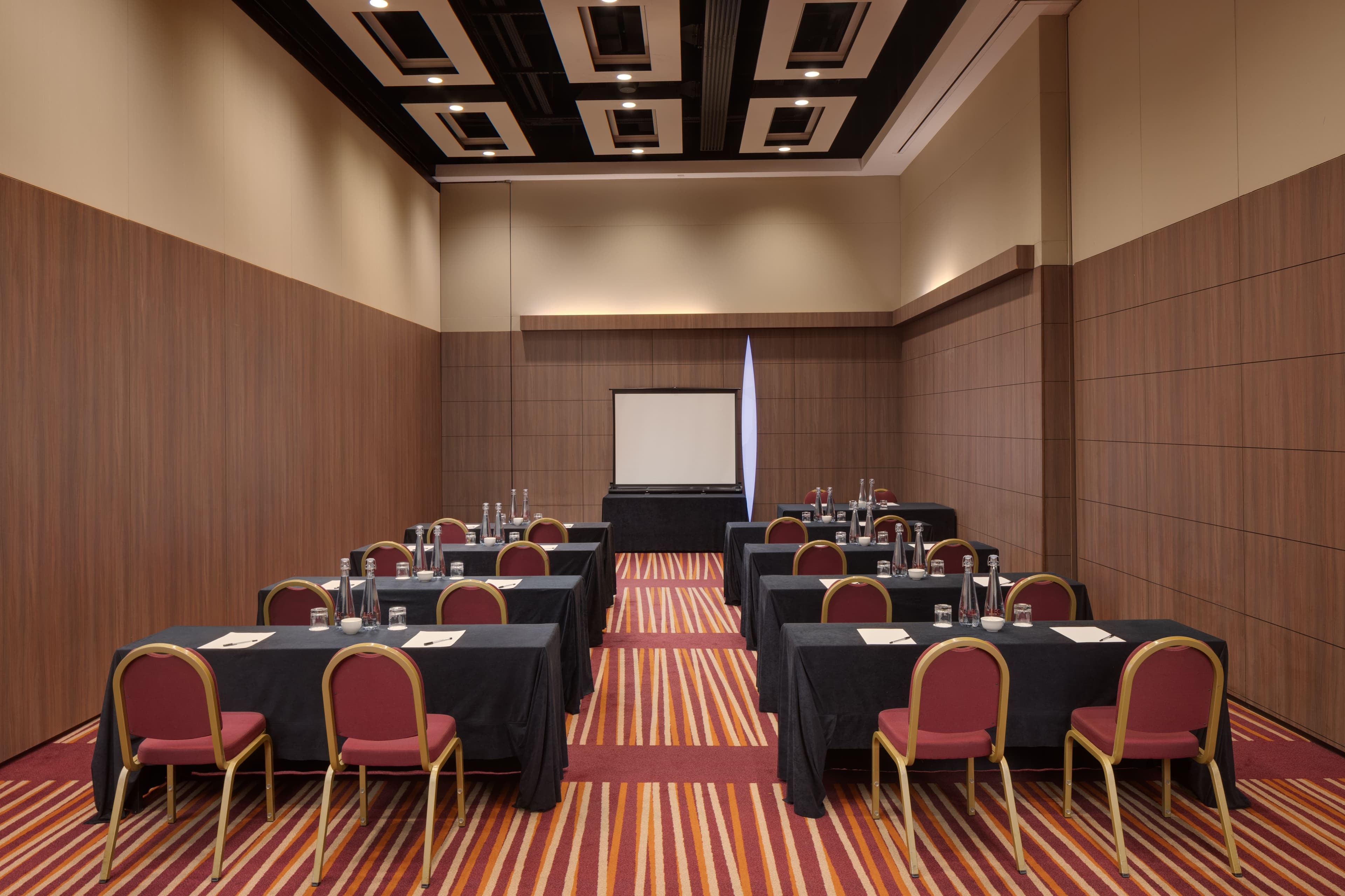 London Suite 1, Mercure London Earls Court Hotel & Conference Centre photo #1