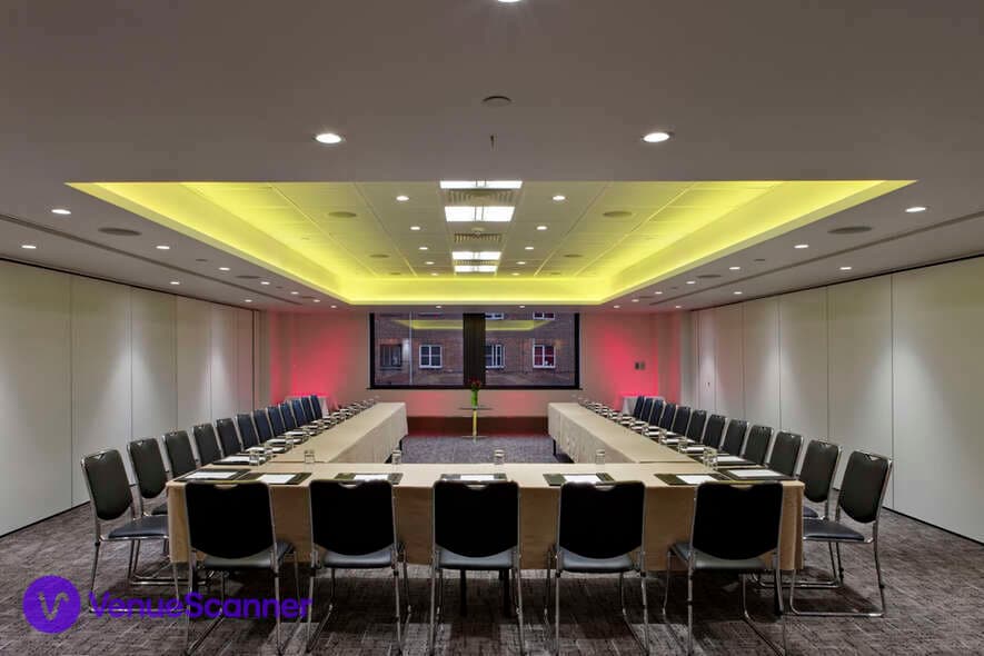 Leonardo Royal London Tower Bridge, Bartholomew Suite photo #3