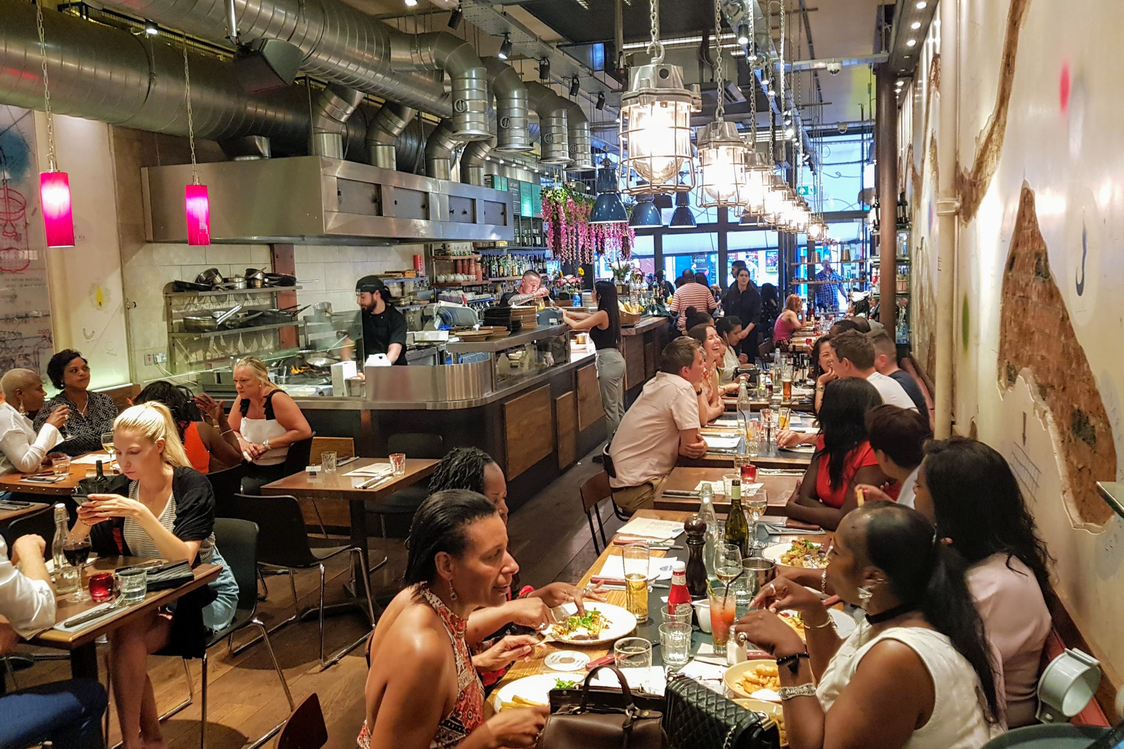 Main Room, Esca photo #3