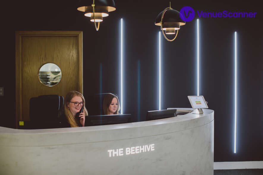 Orega Gatwick, Vanguard photo #3