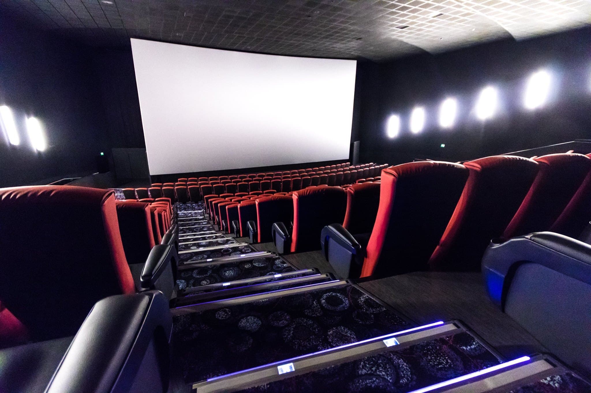 Screen 10 - 436 Seats, Cineworld Nottingham photo #3