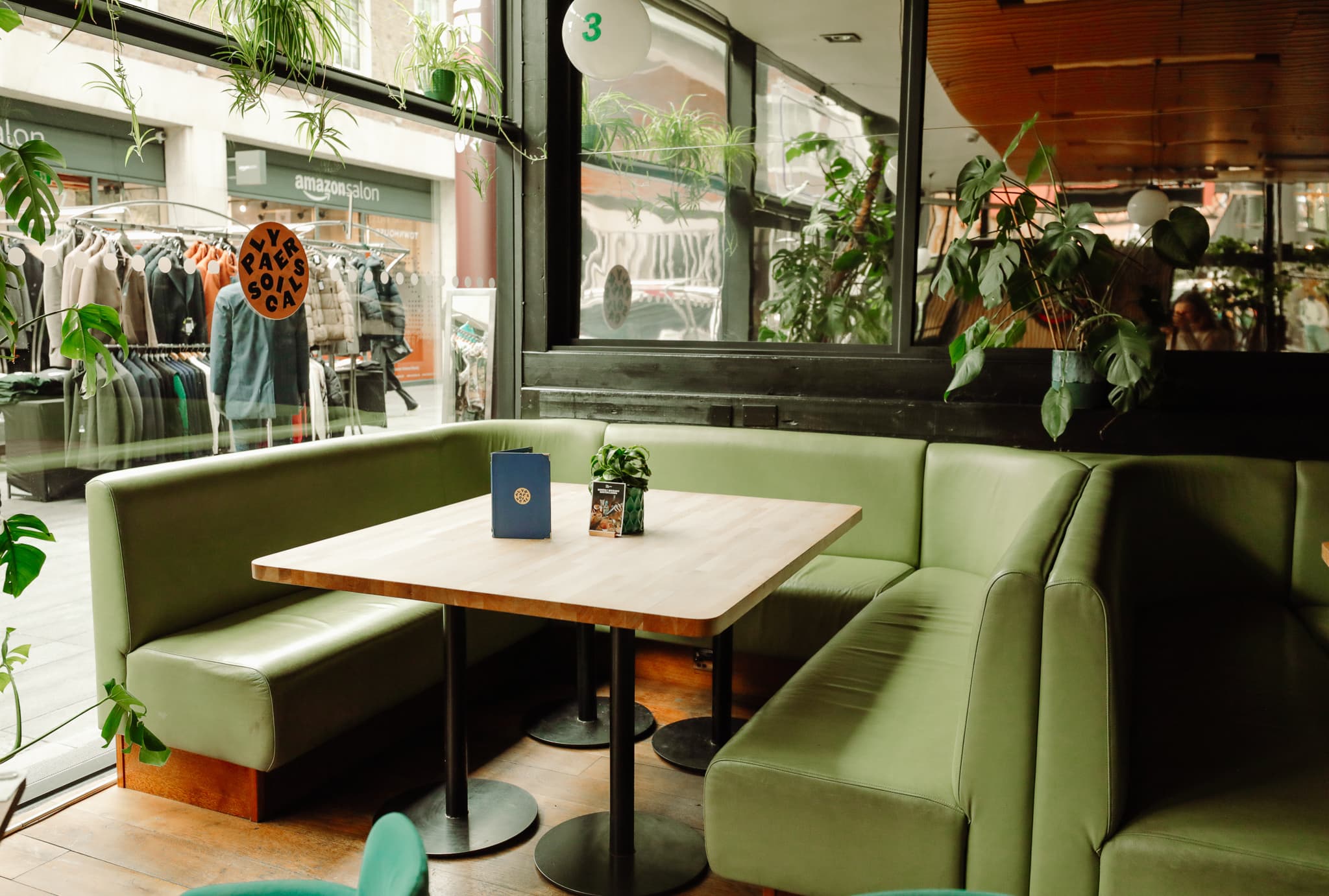 The Social Table – Indoor