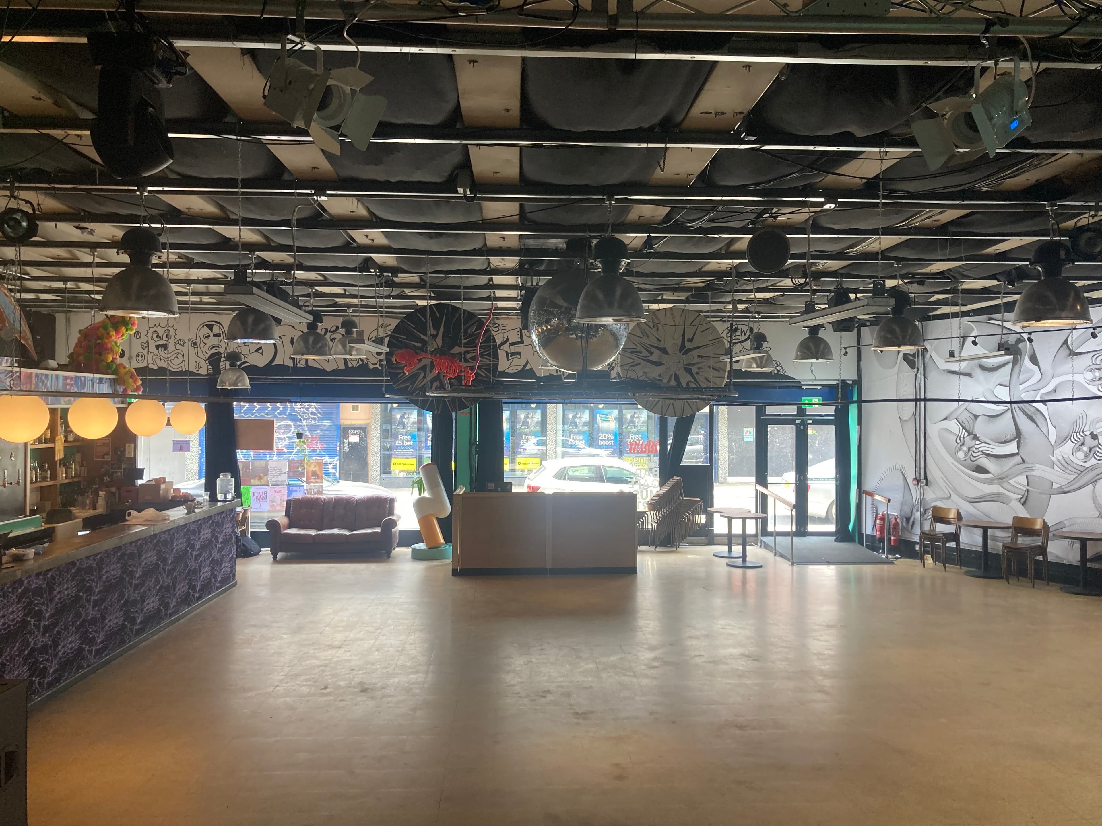 Main Room, Strange Brew photo #2