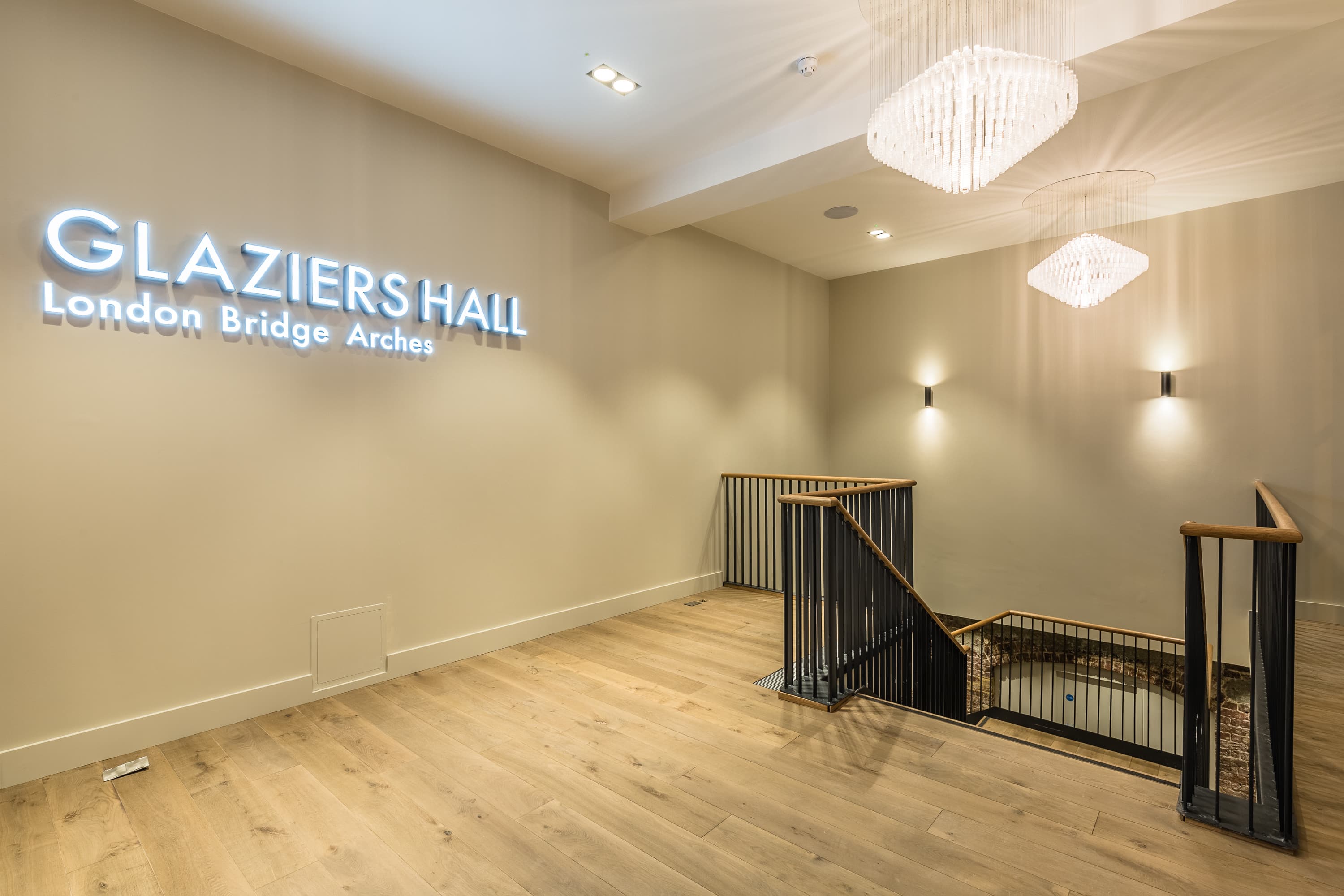 London Bridge Arches, Glaziers Hall photo #8