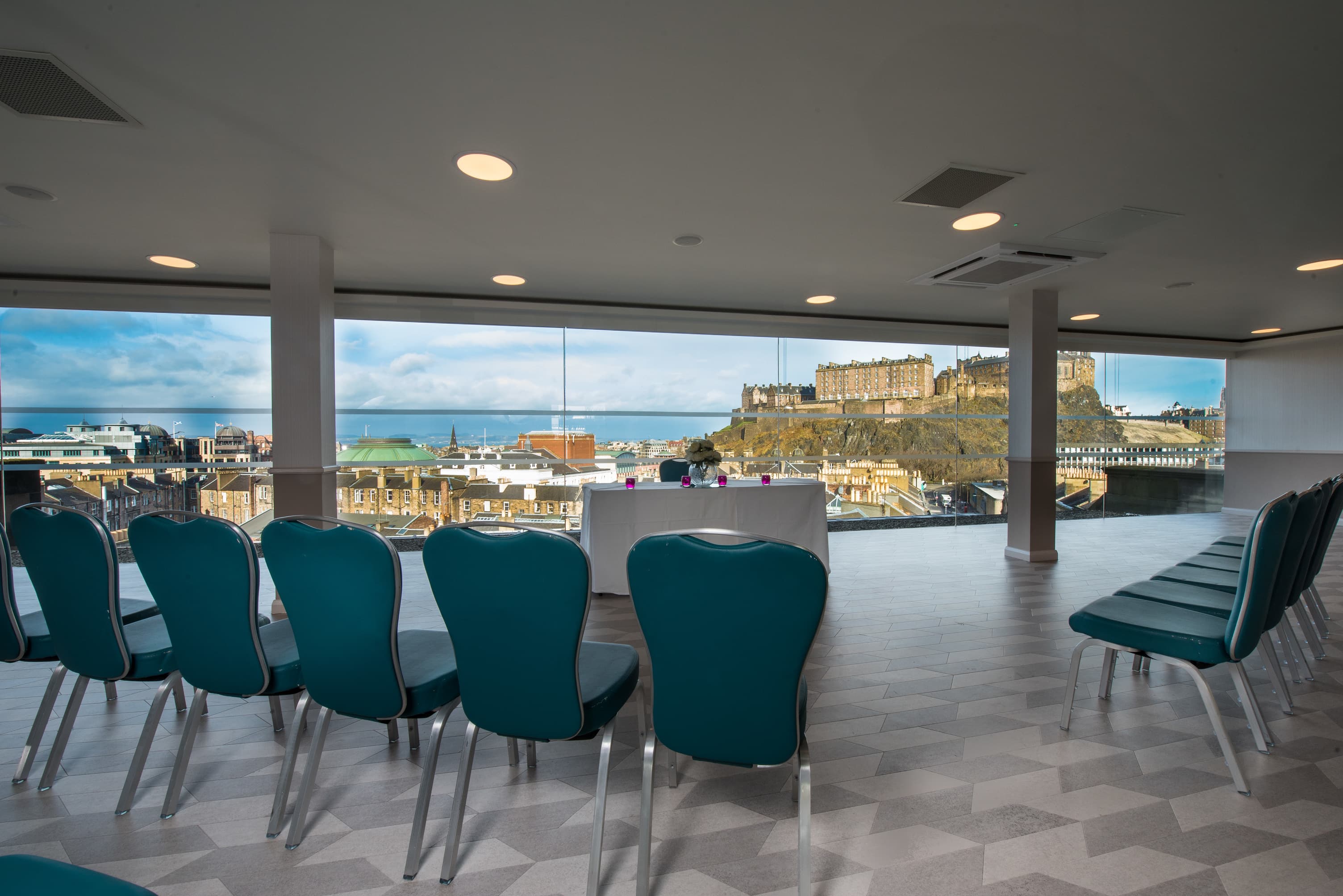 The Penthouse / Skybar, Doubletree By Hilton Edinburgh City Centre photo #16