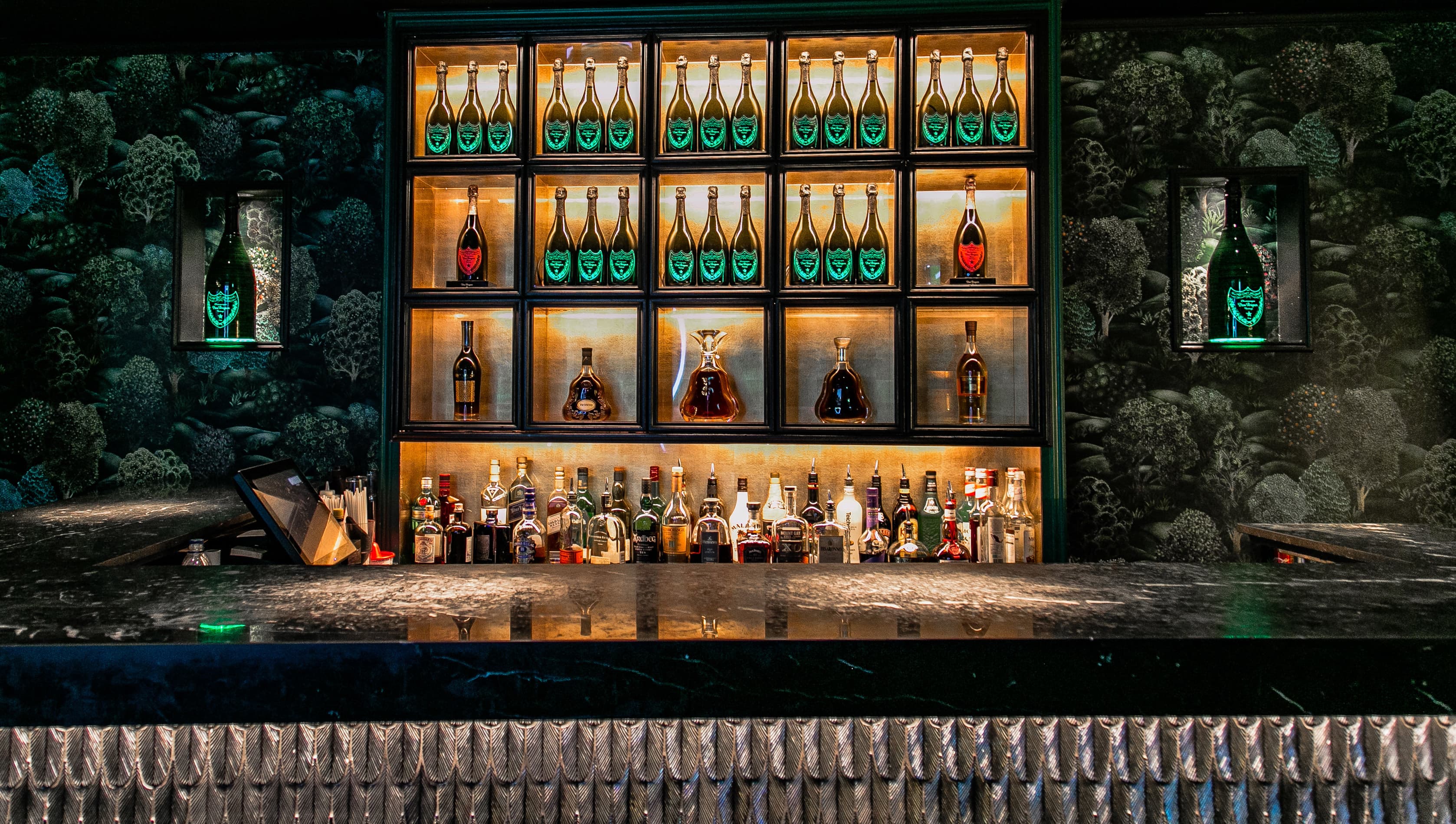 The Courtyard And Bar, Maddox Club photo #2