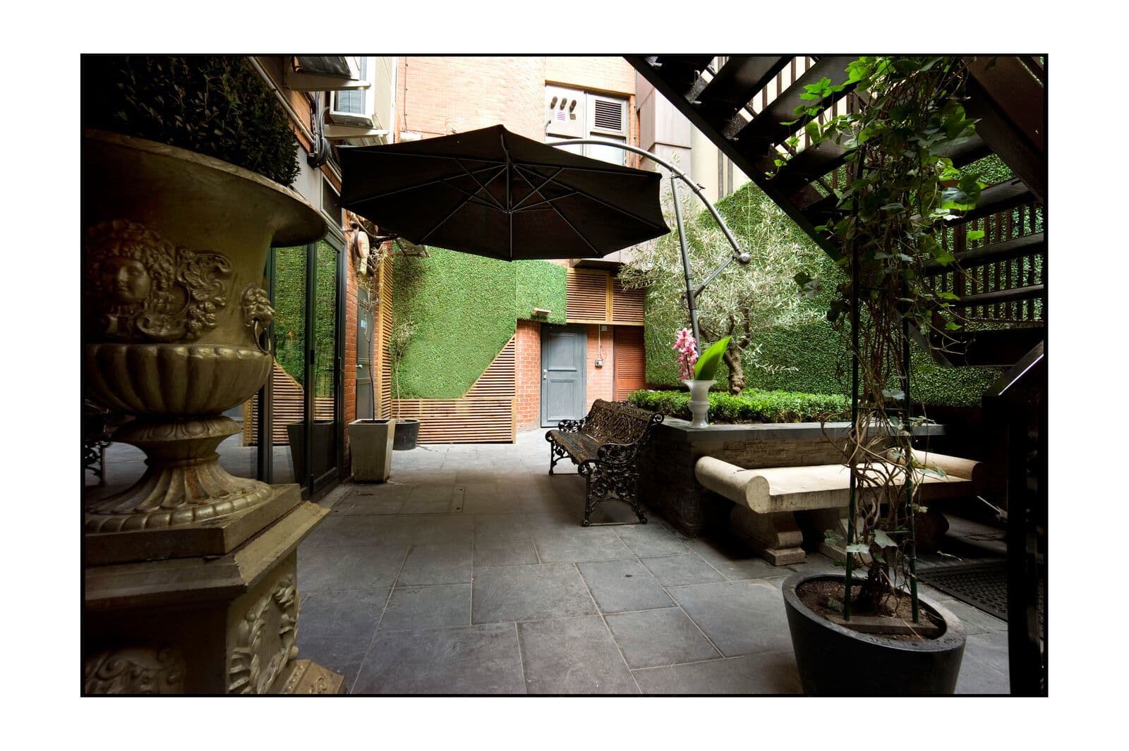 The Courtyard And Bar, Maddox Club photo #3