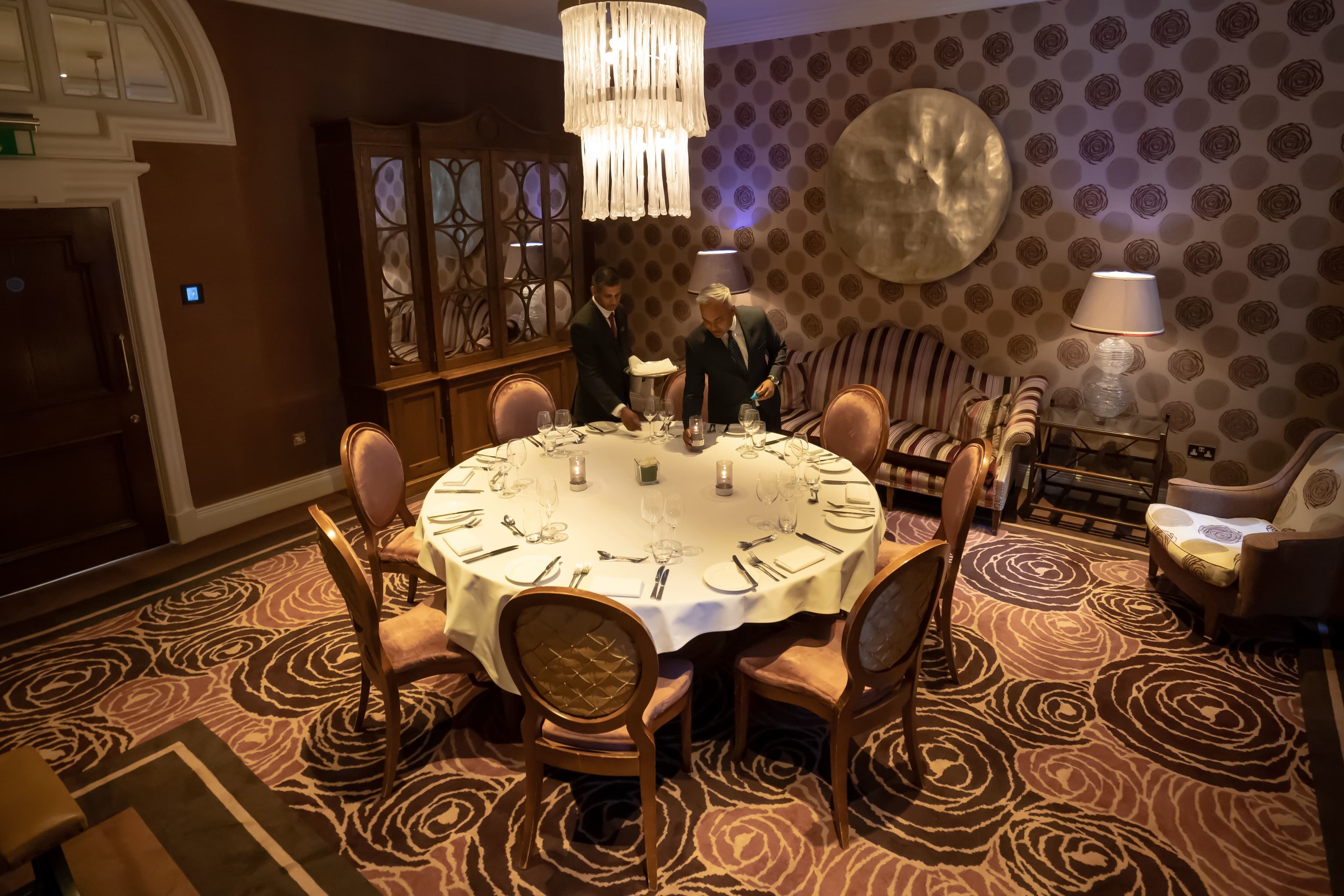 Library & Lounge, The Roseate Reading photo #2