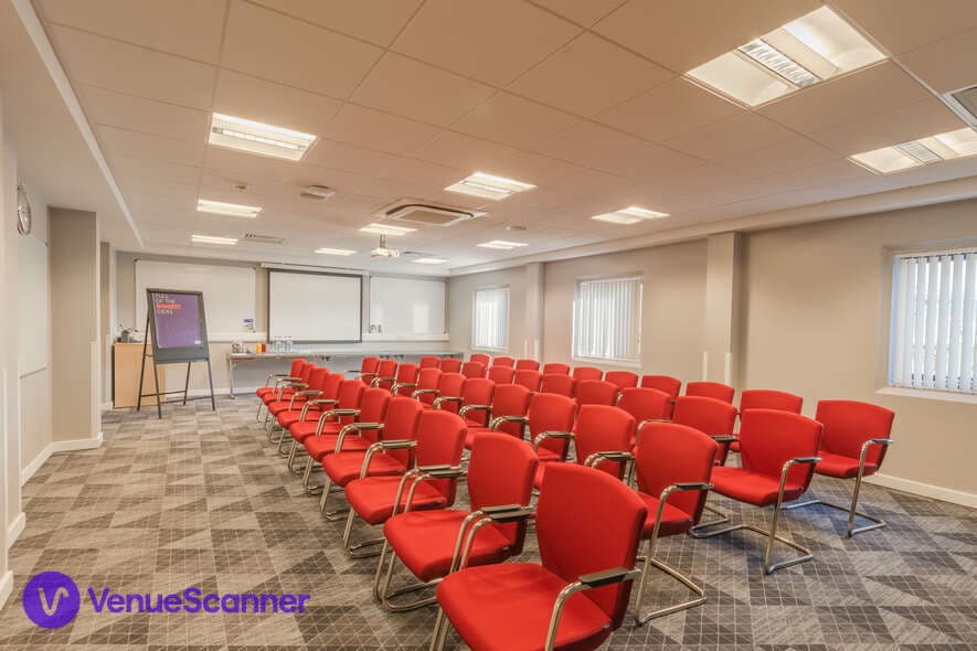 Holiday Inn Express Kettering, Rockingham Suite photo #3