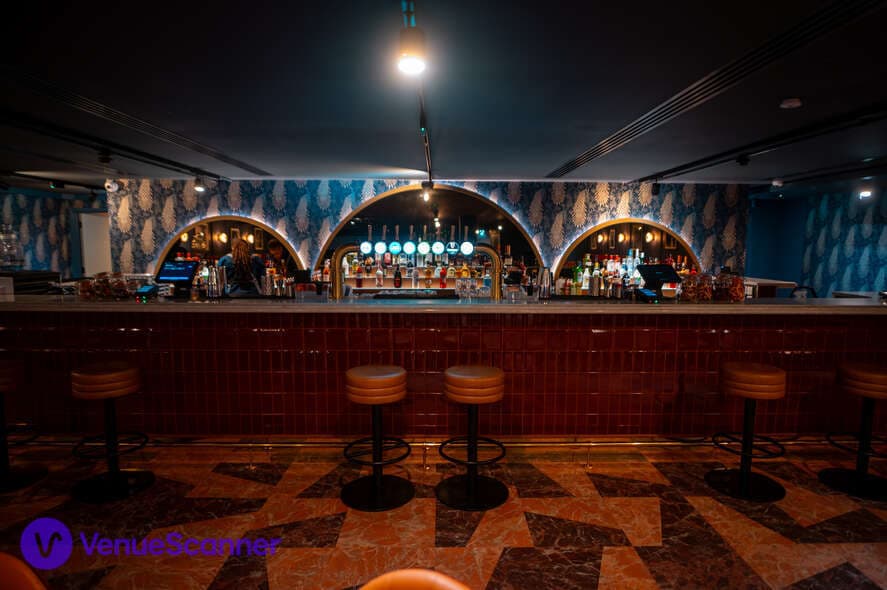 Amazing Grace Canary Wharf, The Mezzanine photo #3