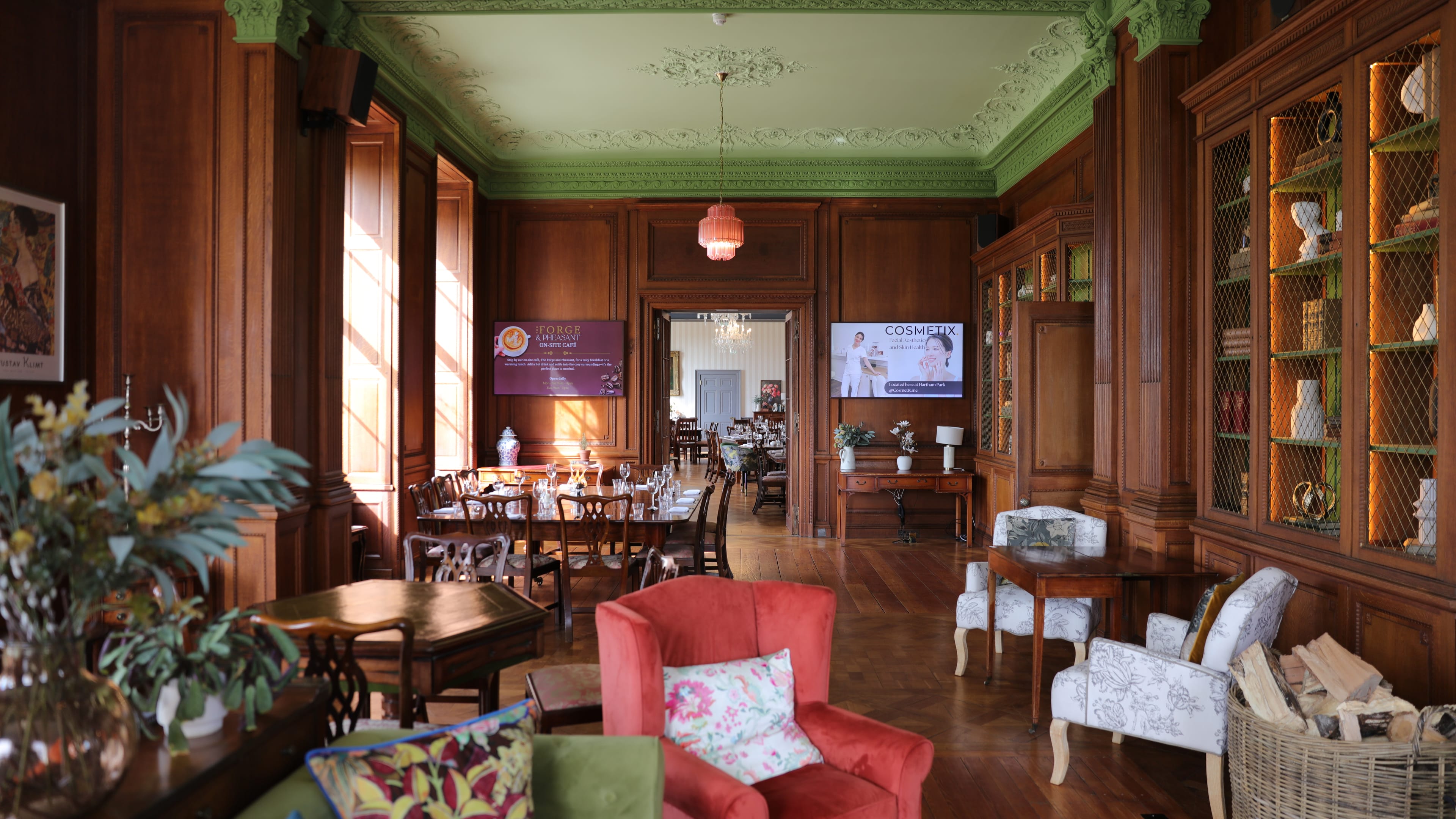 Photo of Hartham Park Estate, Enfilade