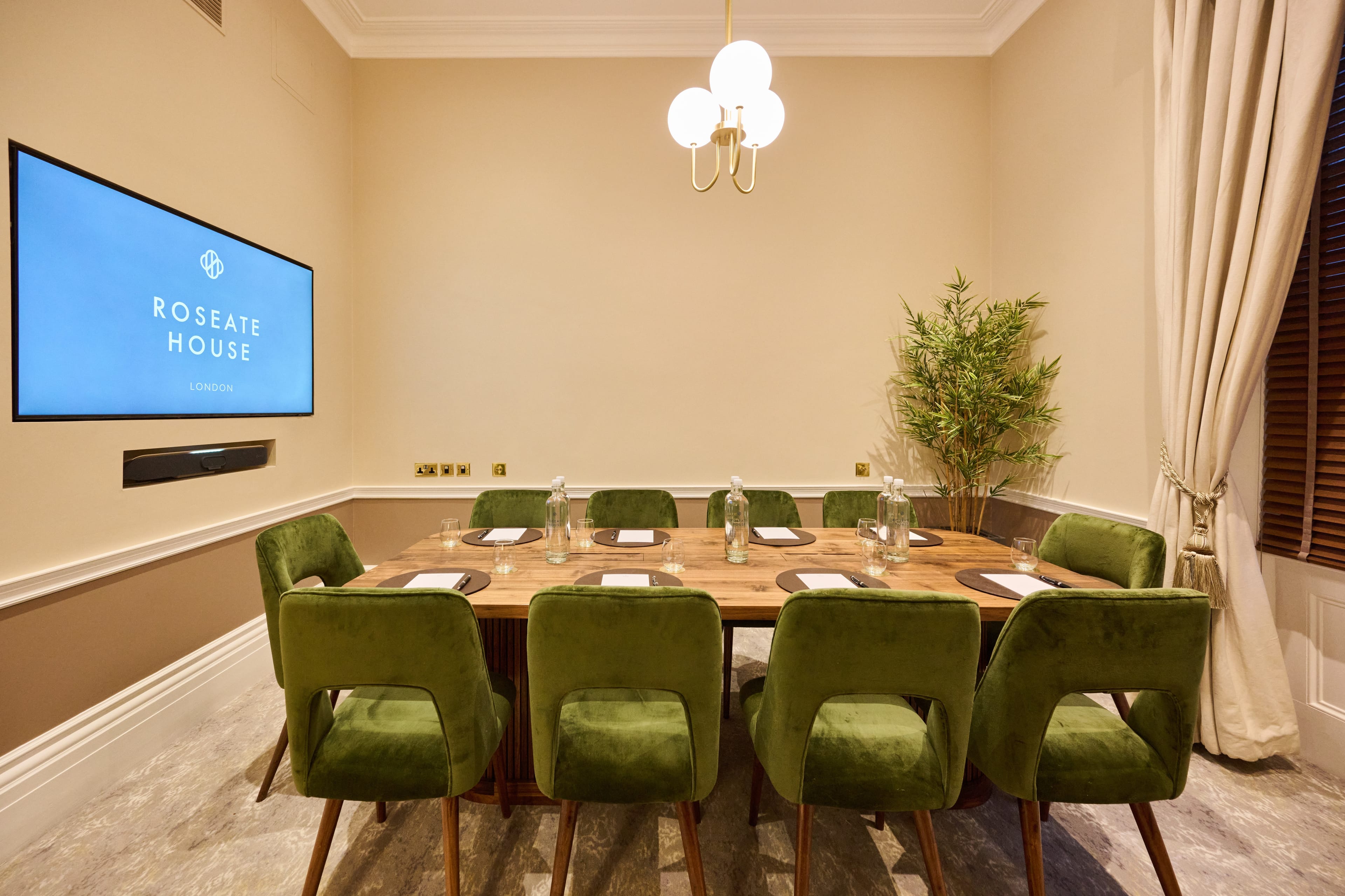 Photo of Roseate House London, Club Prive