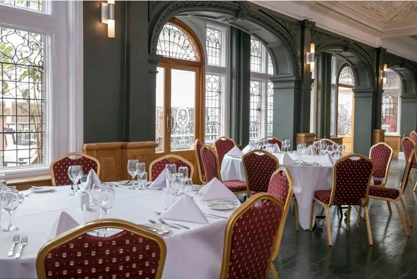 Photo of The Crown London Hotel, Sala Room