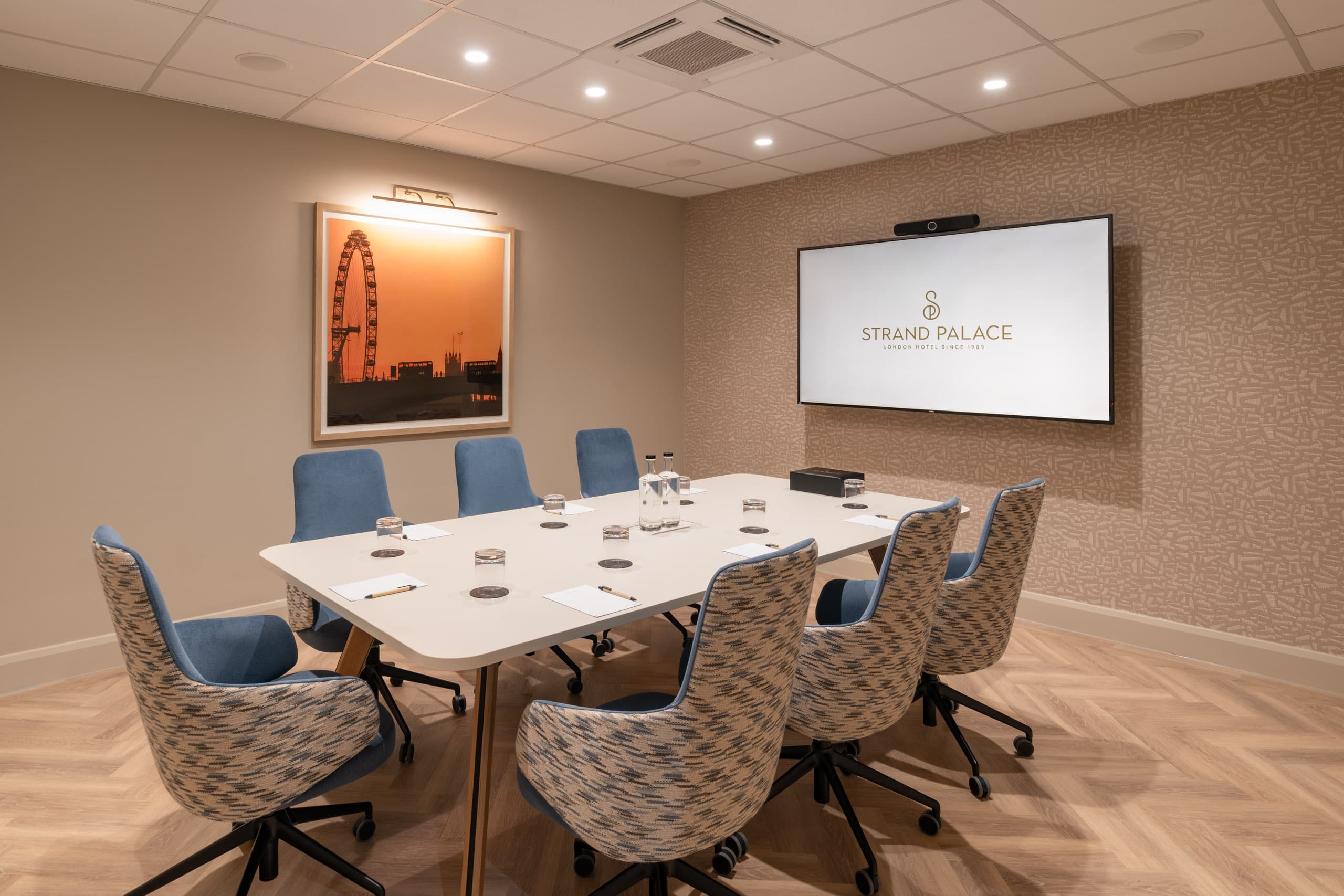 Waterloo Bridge, Strand Palace Hotel photo #2