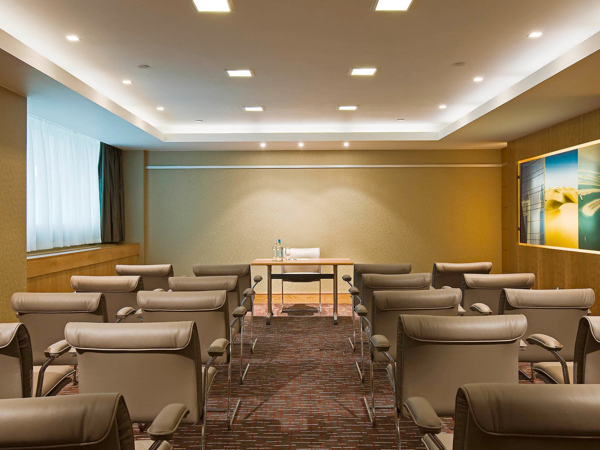 Dubai Meeting Room, Sofitel London Heathrow photo #1