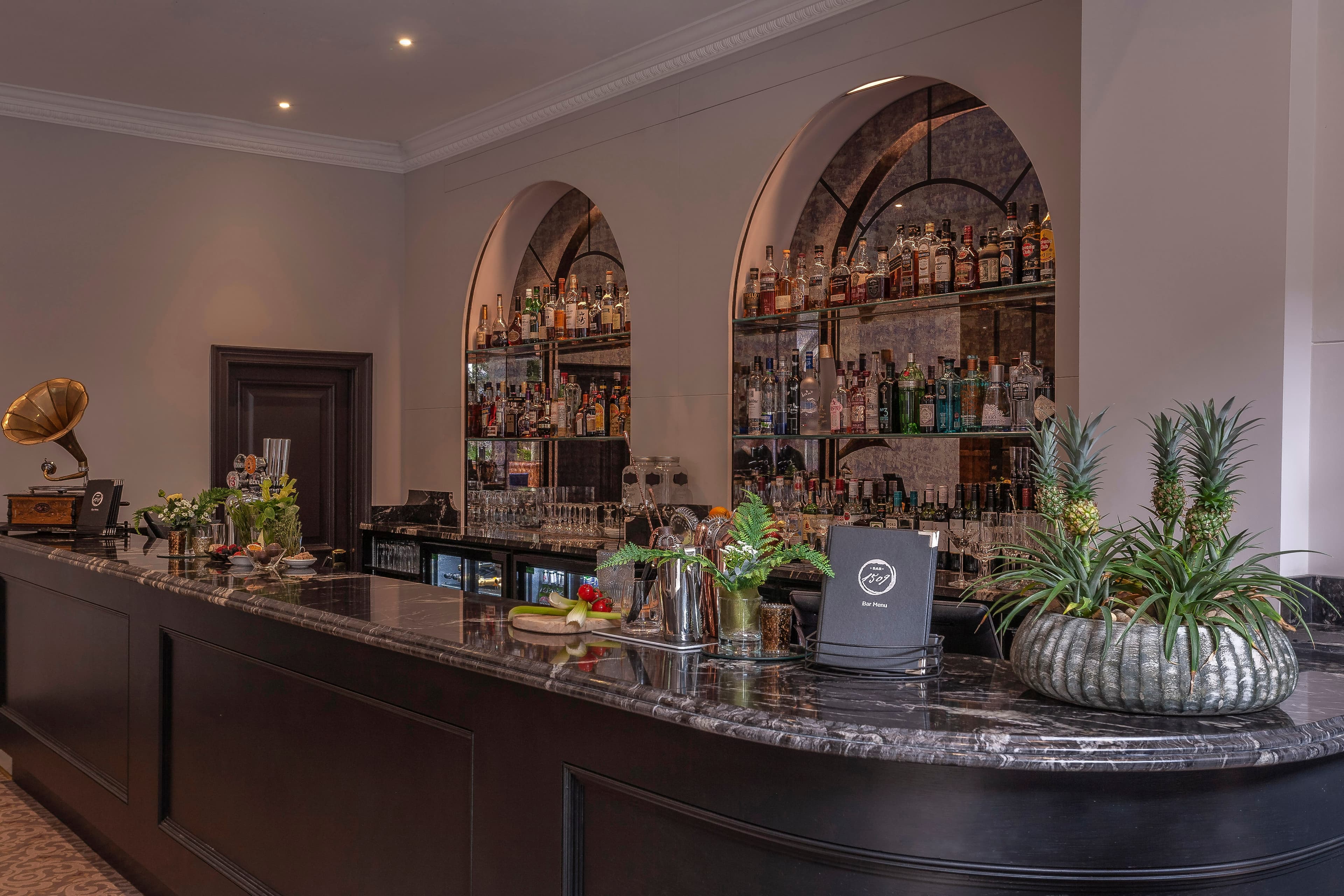 Surrey & Cedar, Oatlands Park Hotel photo #9