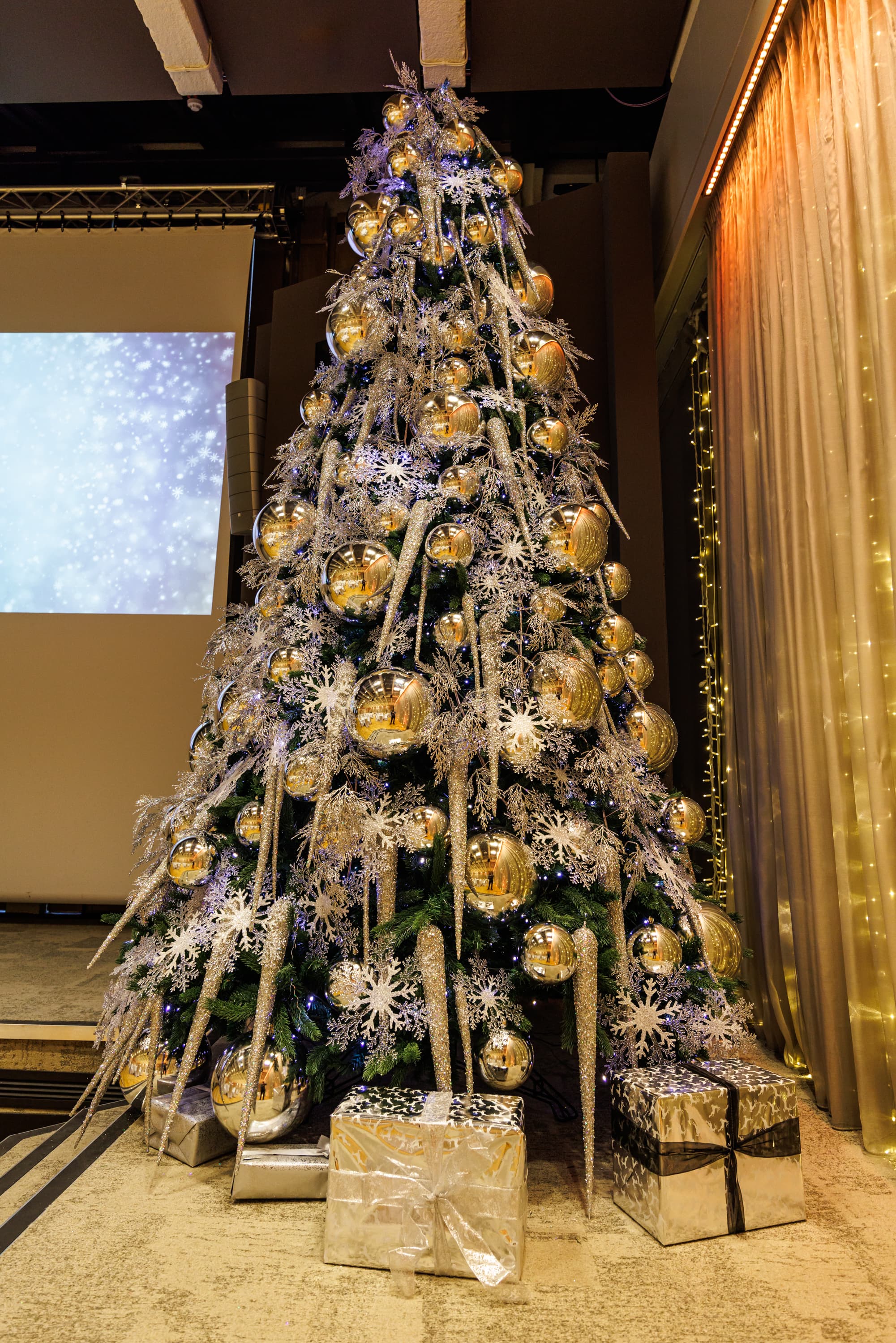 Christmas Package, One Moorgate Place photo #11