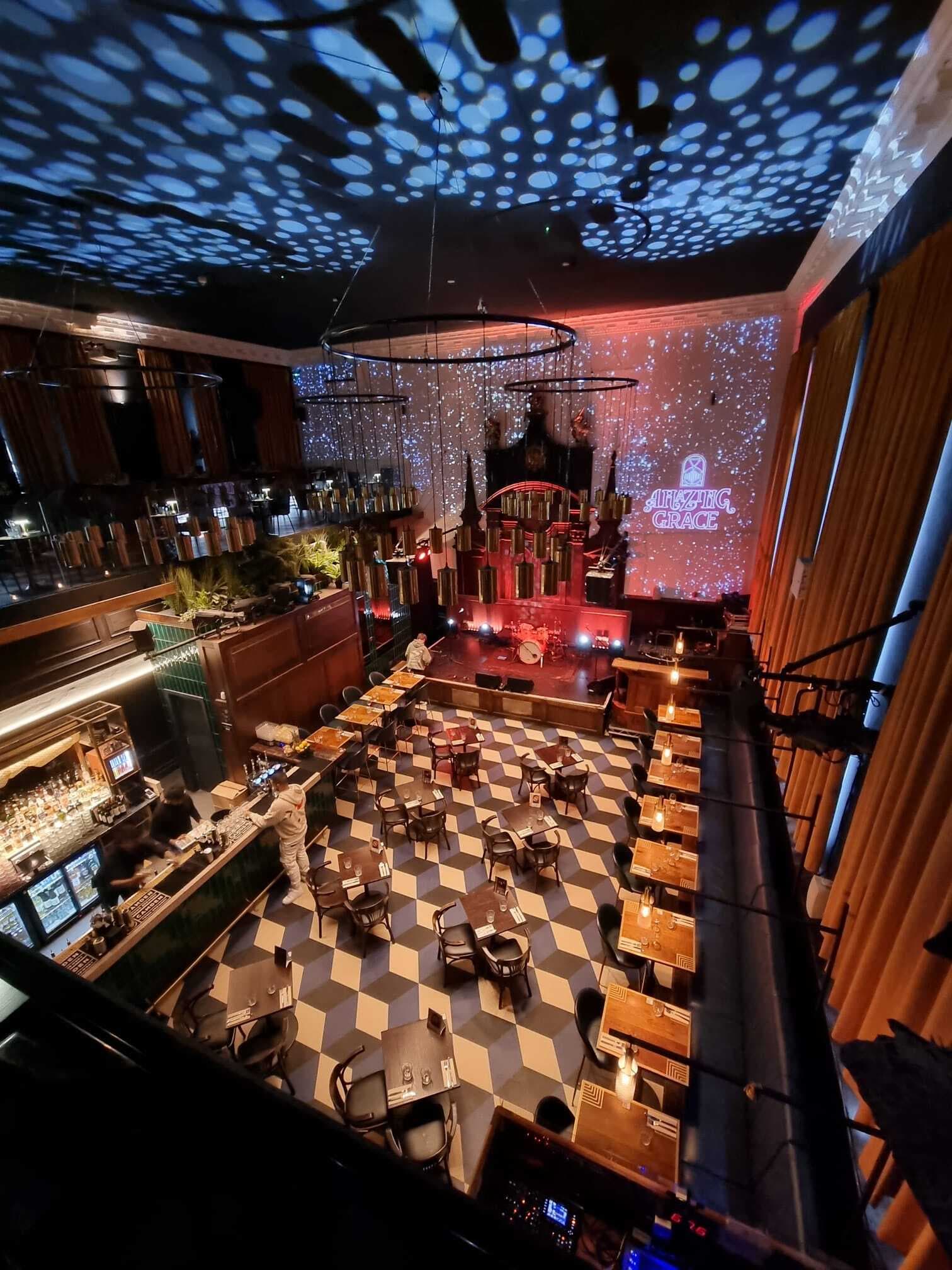 Full Venue, Amazing Grace photo #1