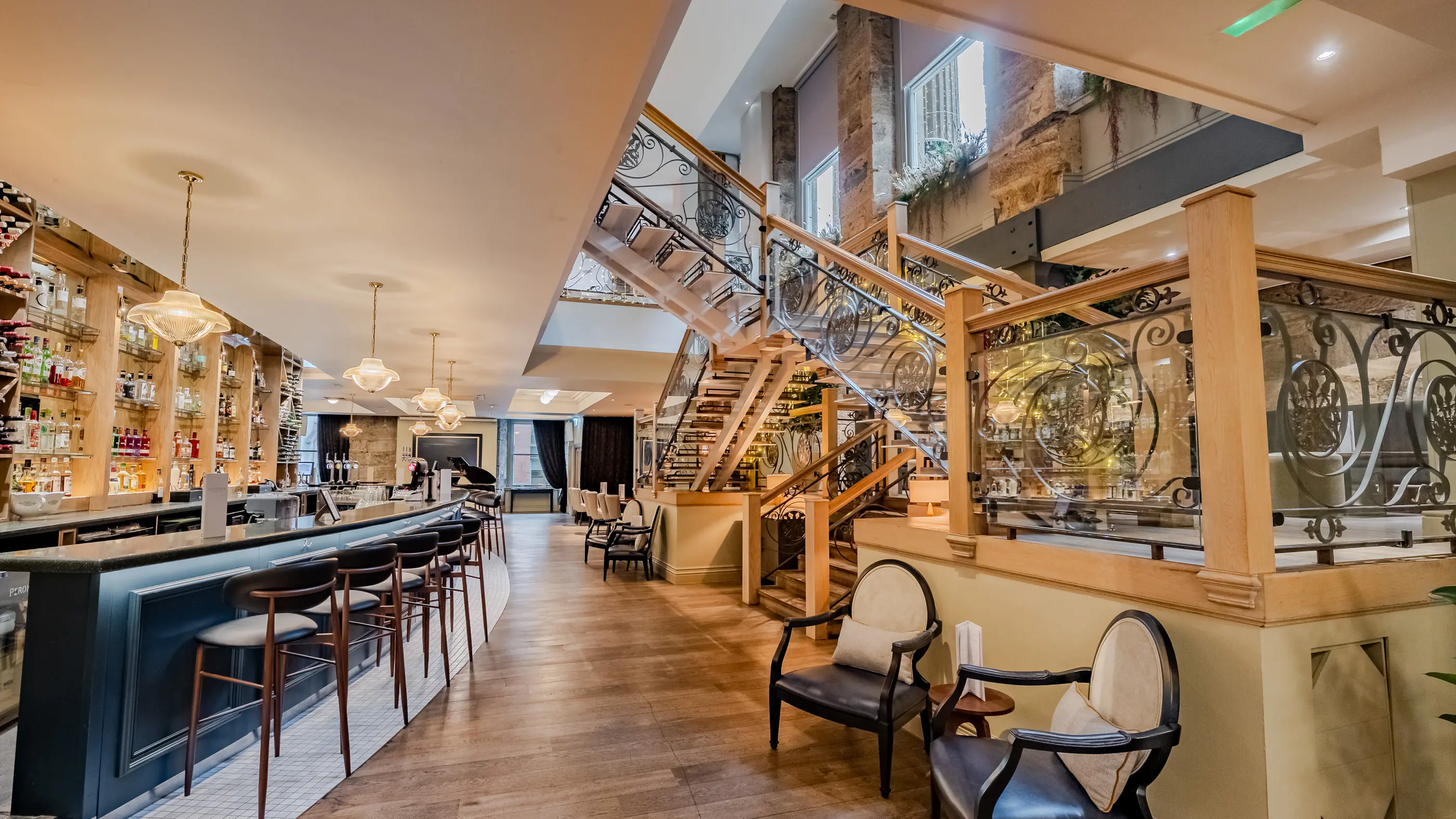 Taverne Bar, Citation photo #2