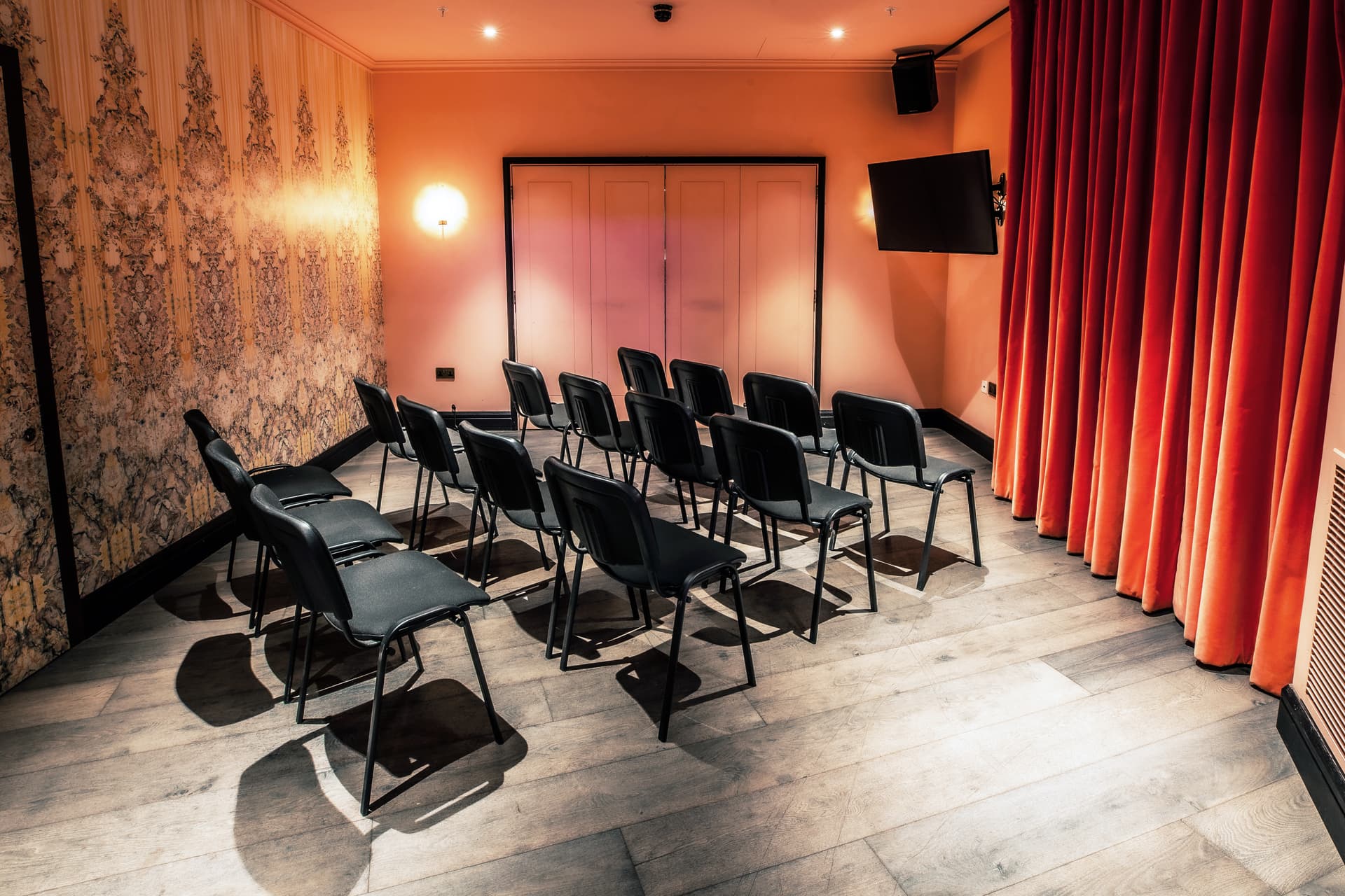 Puttshack Bank, Rose Meeting Room photo #2