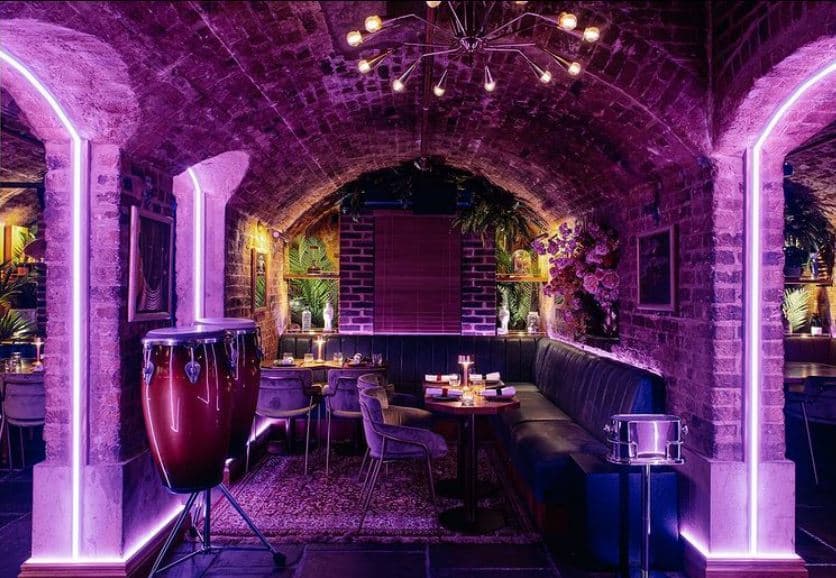 Exclusive Hire, Cache Cache photo #2