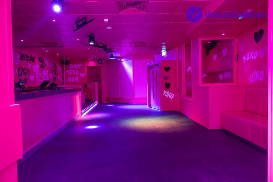 Circuit York, Pink Room photo #3