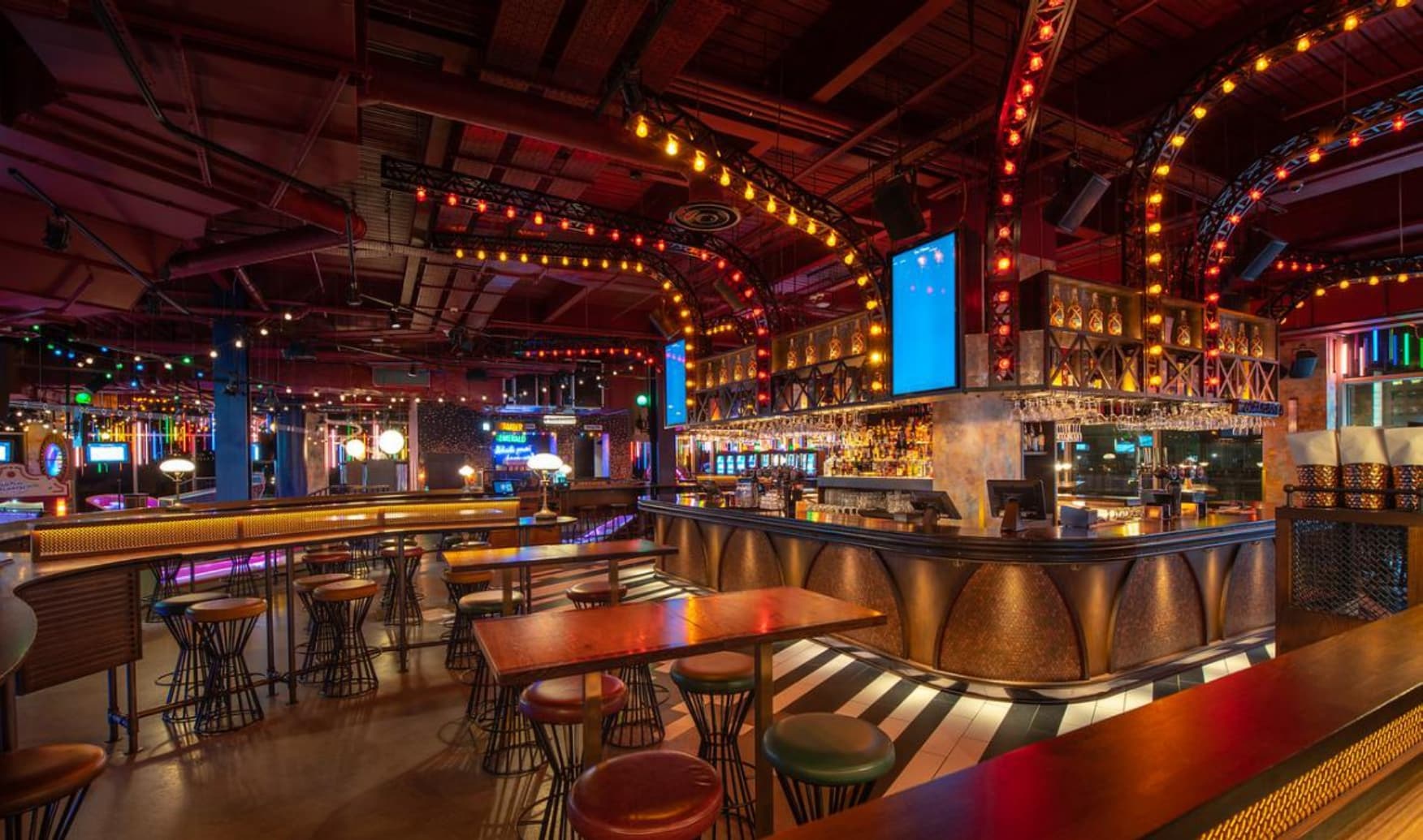 Half Hire, Puttshack White City photo #1