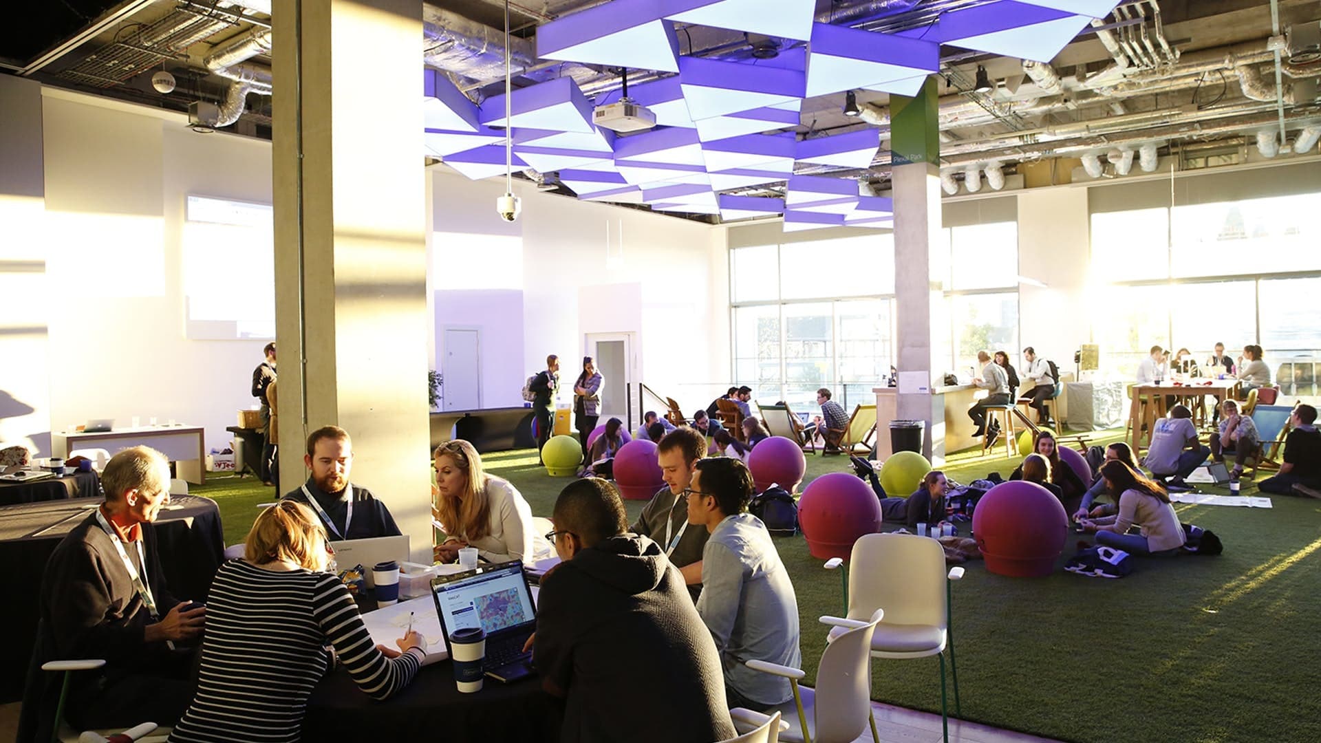 Centre Stage, Plexal photo #2