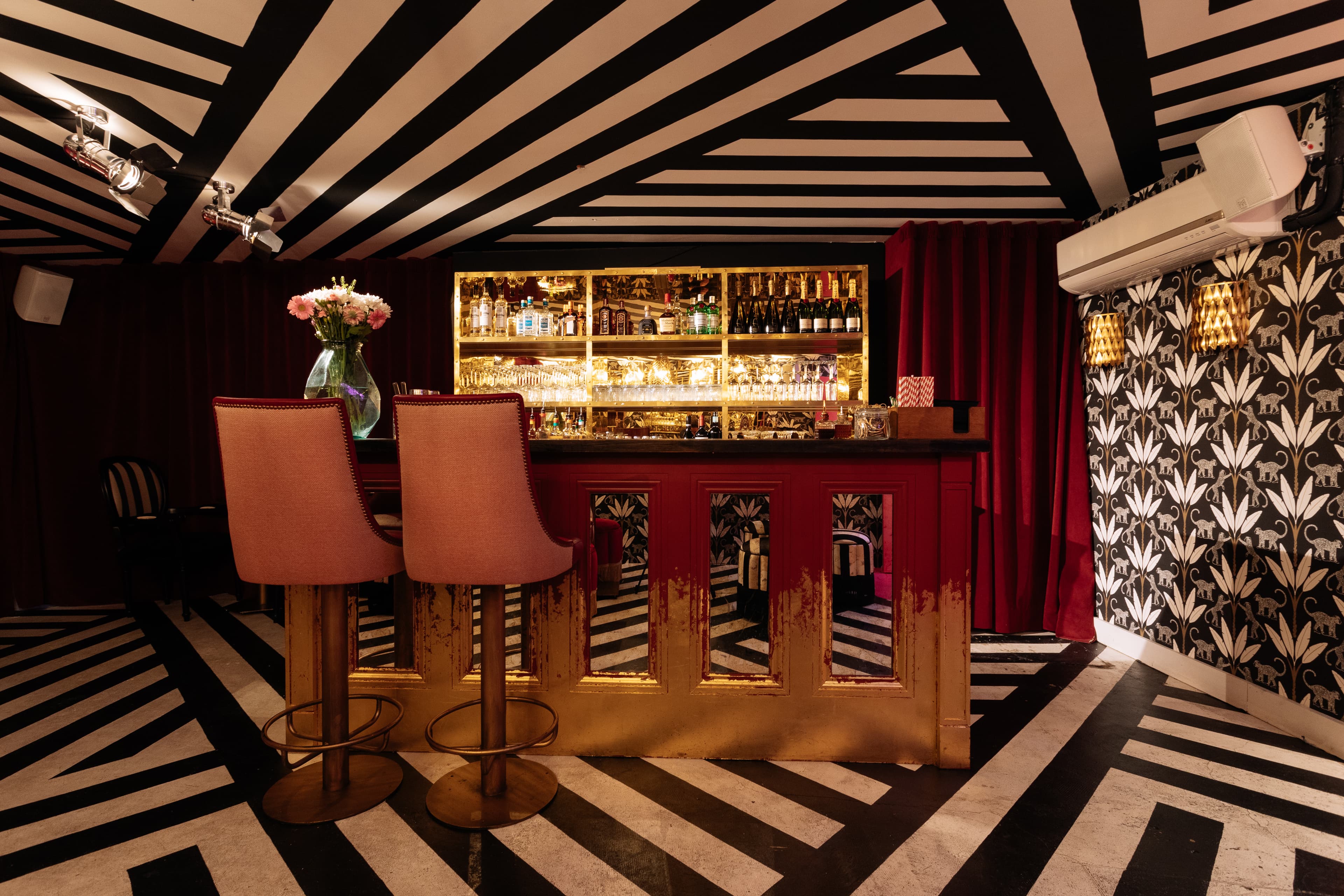 Kitty's Bar, Mrs Riot photo #3