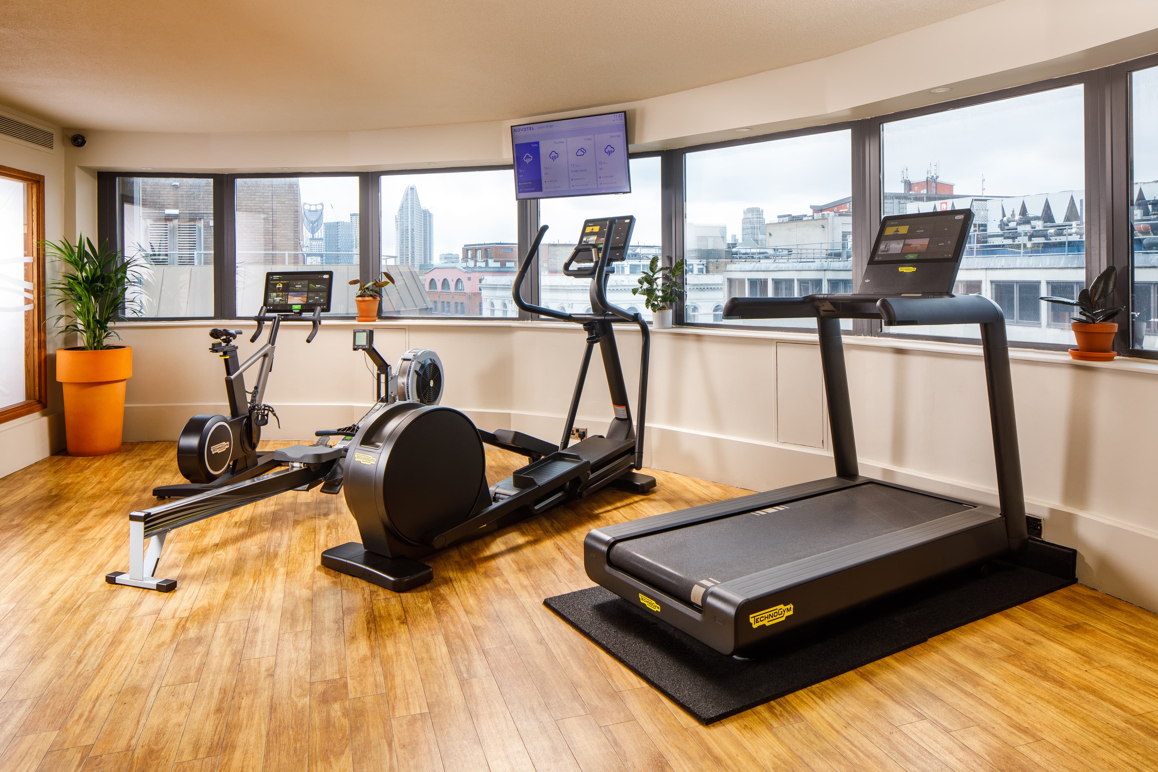 Novotel London City South, Shard Suite, undefined photo #9