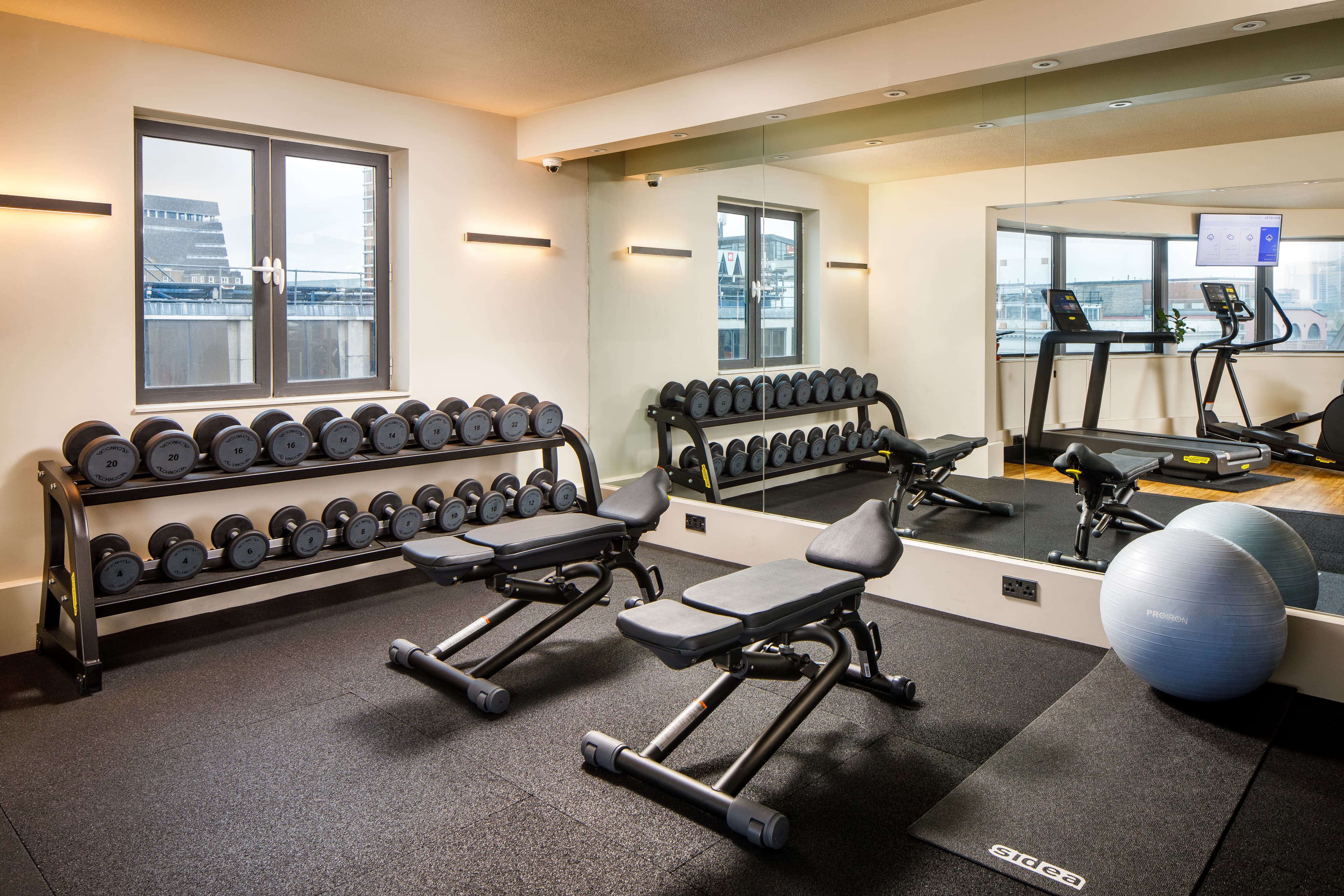 Novotel London City South, Shard Suite, undefined photo #8