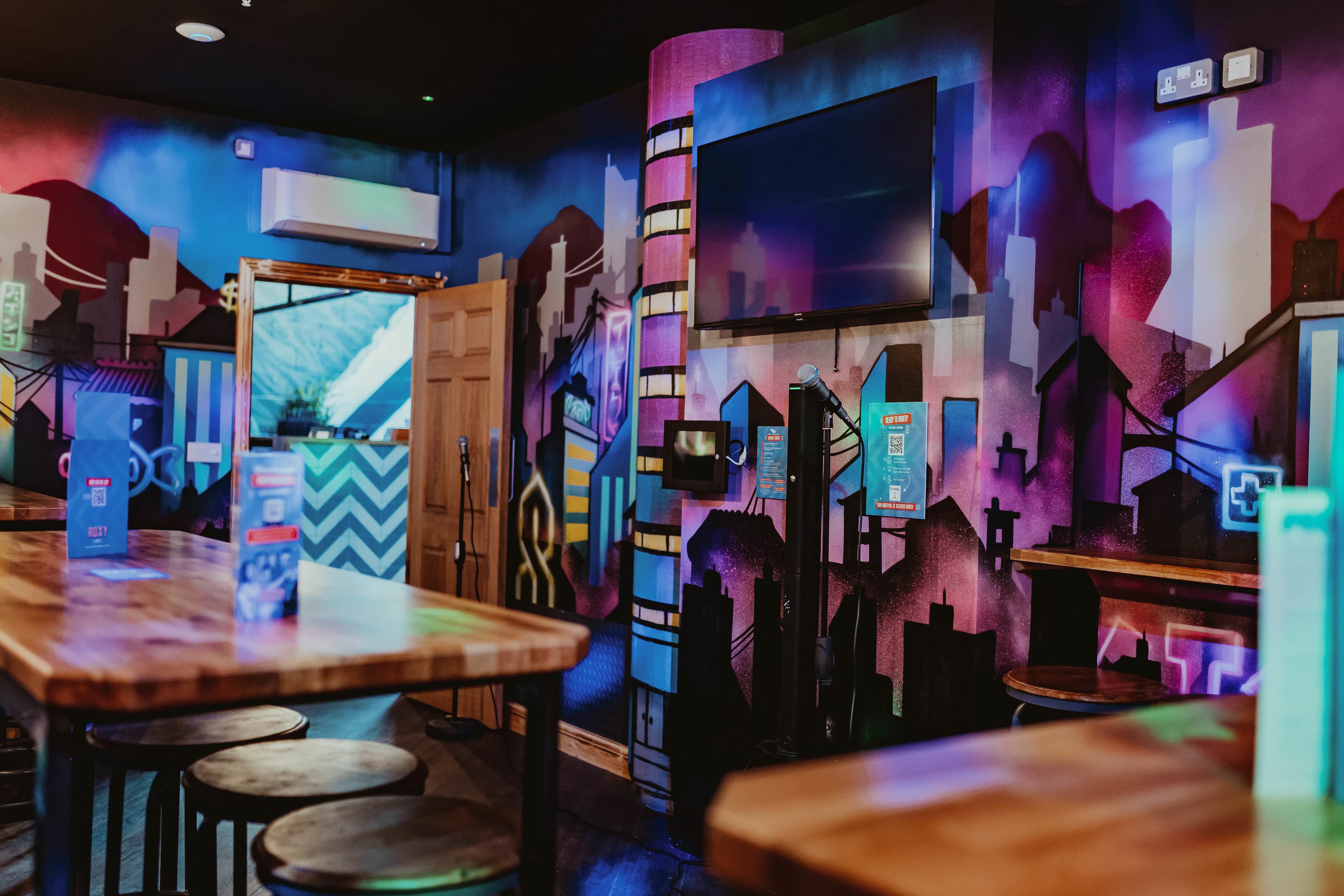 Karaoke, Roxy Lanes Edinburgh (Rose St.) photo #3