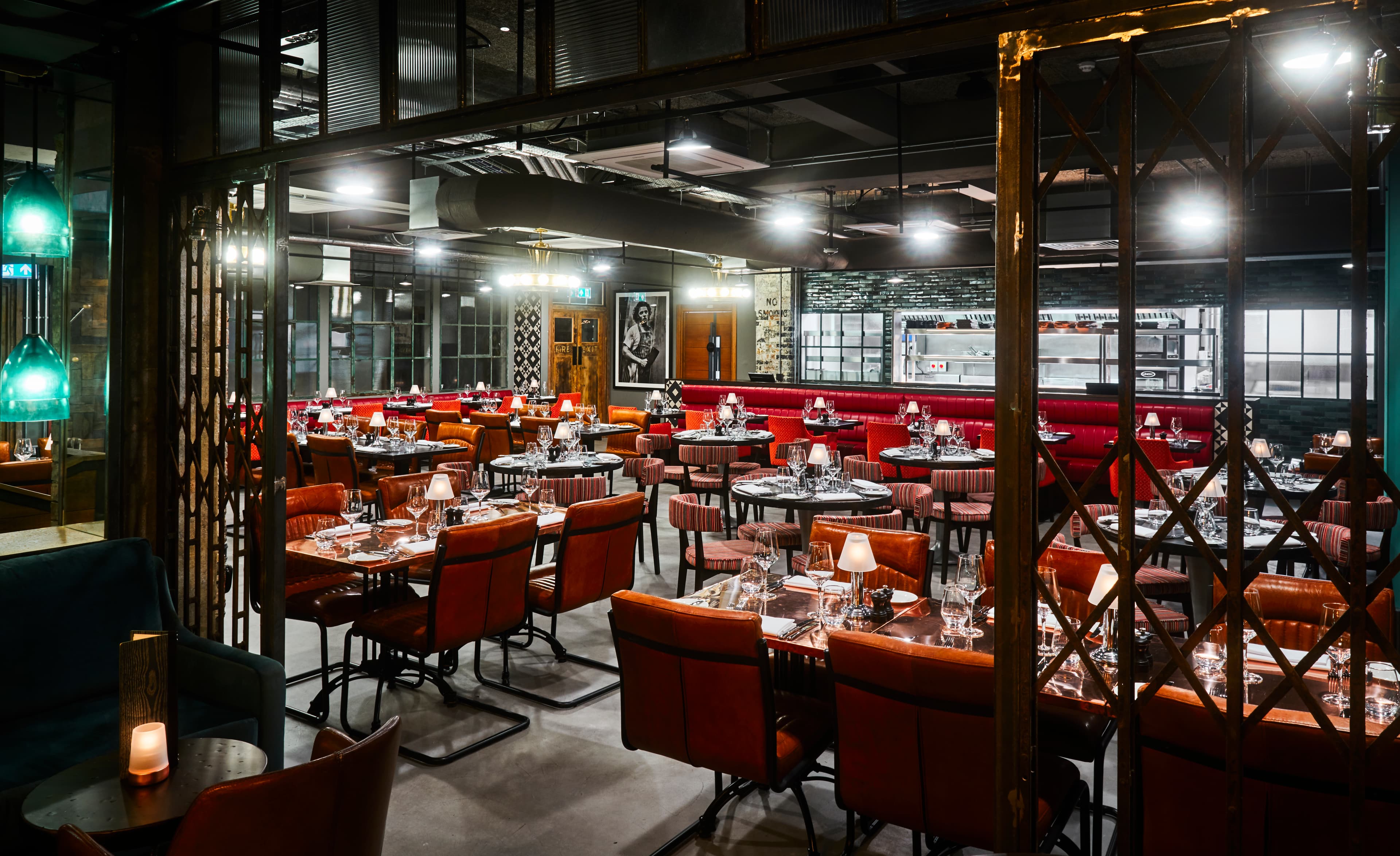 Mr. White's English Chophouse, New Road Hotel photo #2