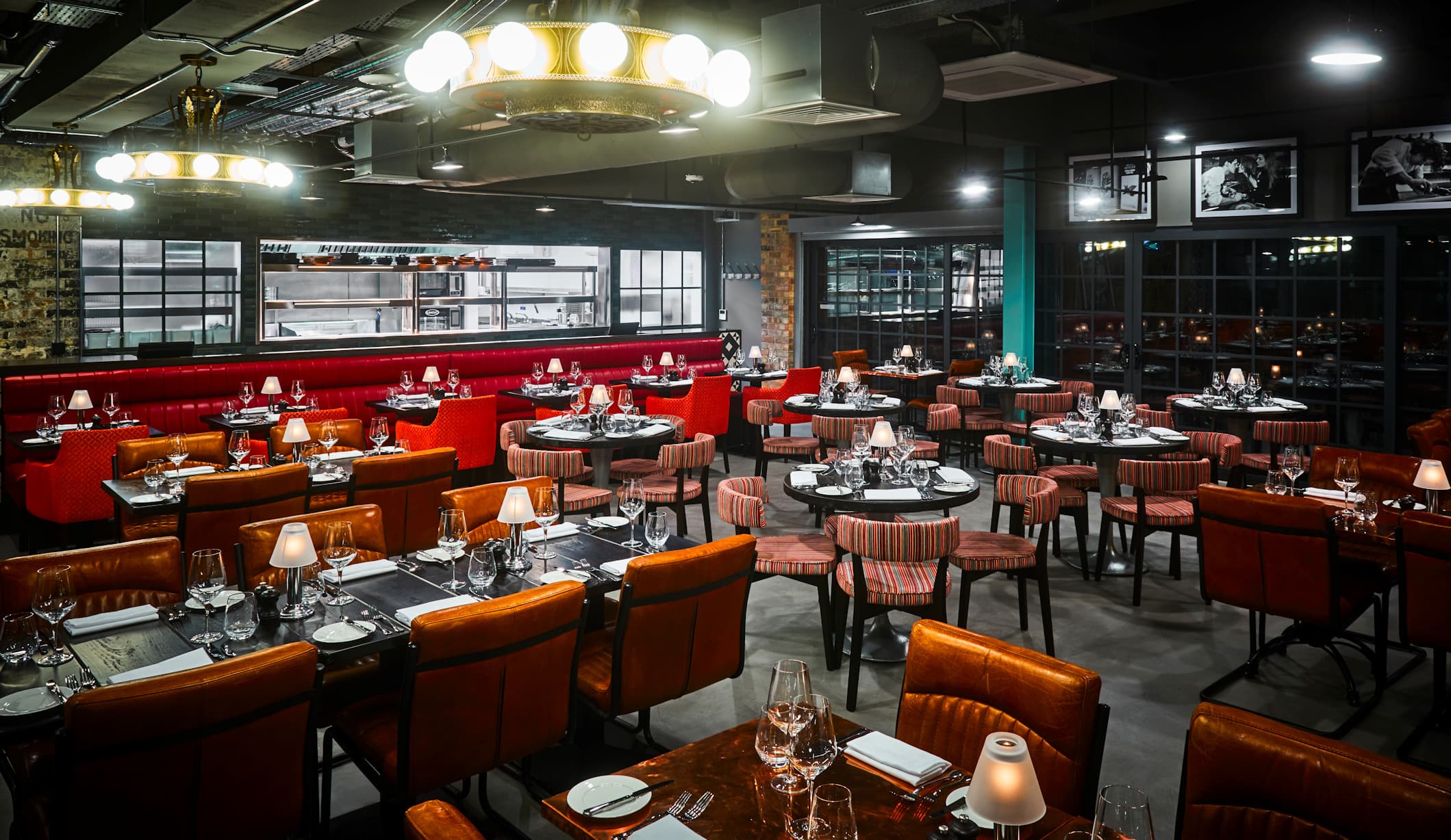 Mr. White's English Chophouse, New Road Hotel photo #1