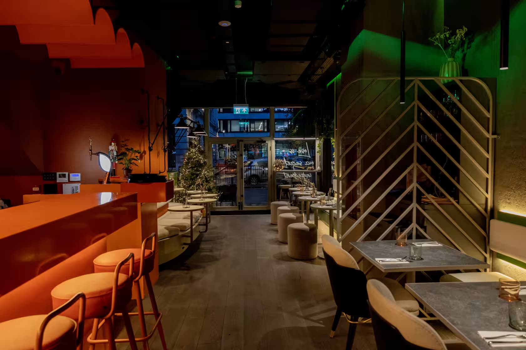 Full Restaurant, Bennie Restaurant & Bar photo #3