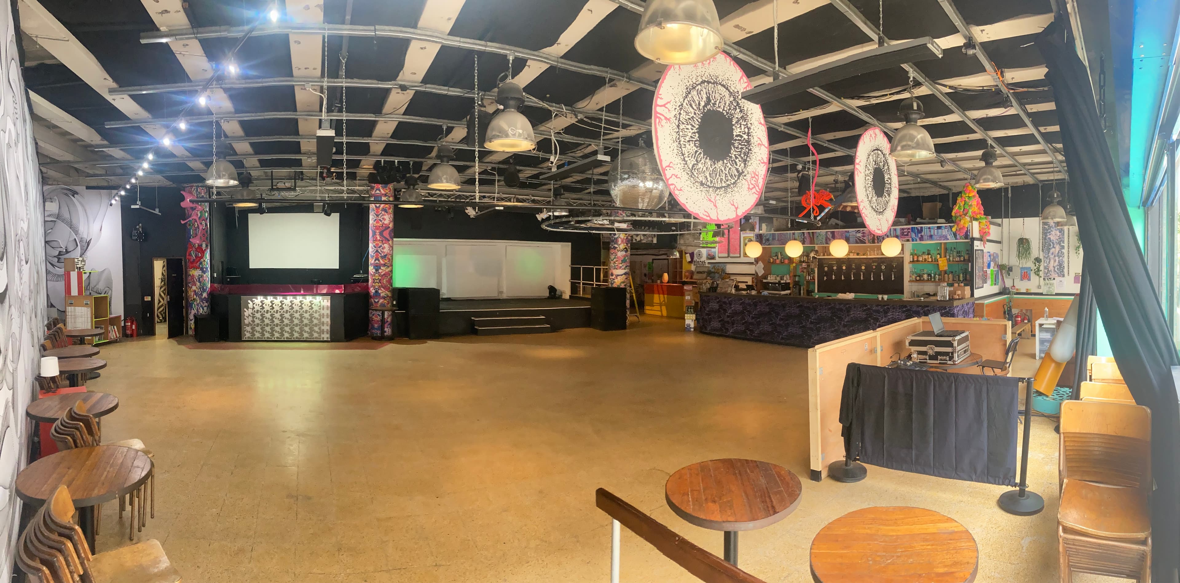 Main Room, Strange Brew photo #3